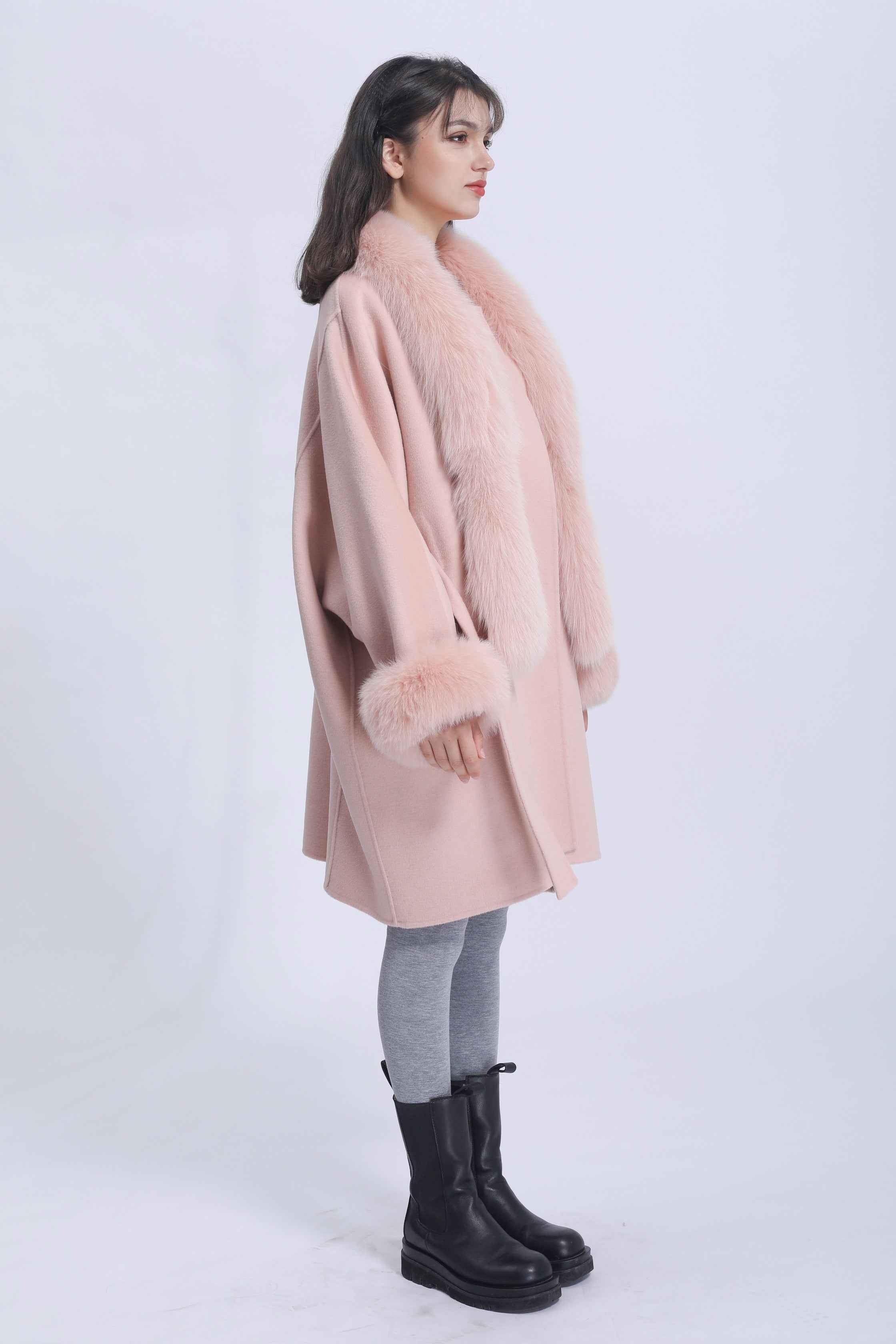 Luxury Double-Faced Wool Coat with Fox Fur Collar and Cuffed Sleeves – Elegant Short Belted Overcoat