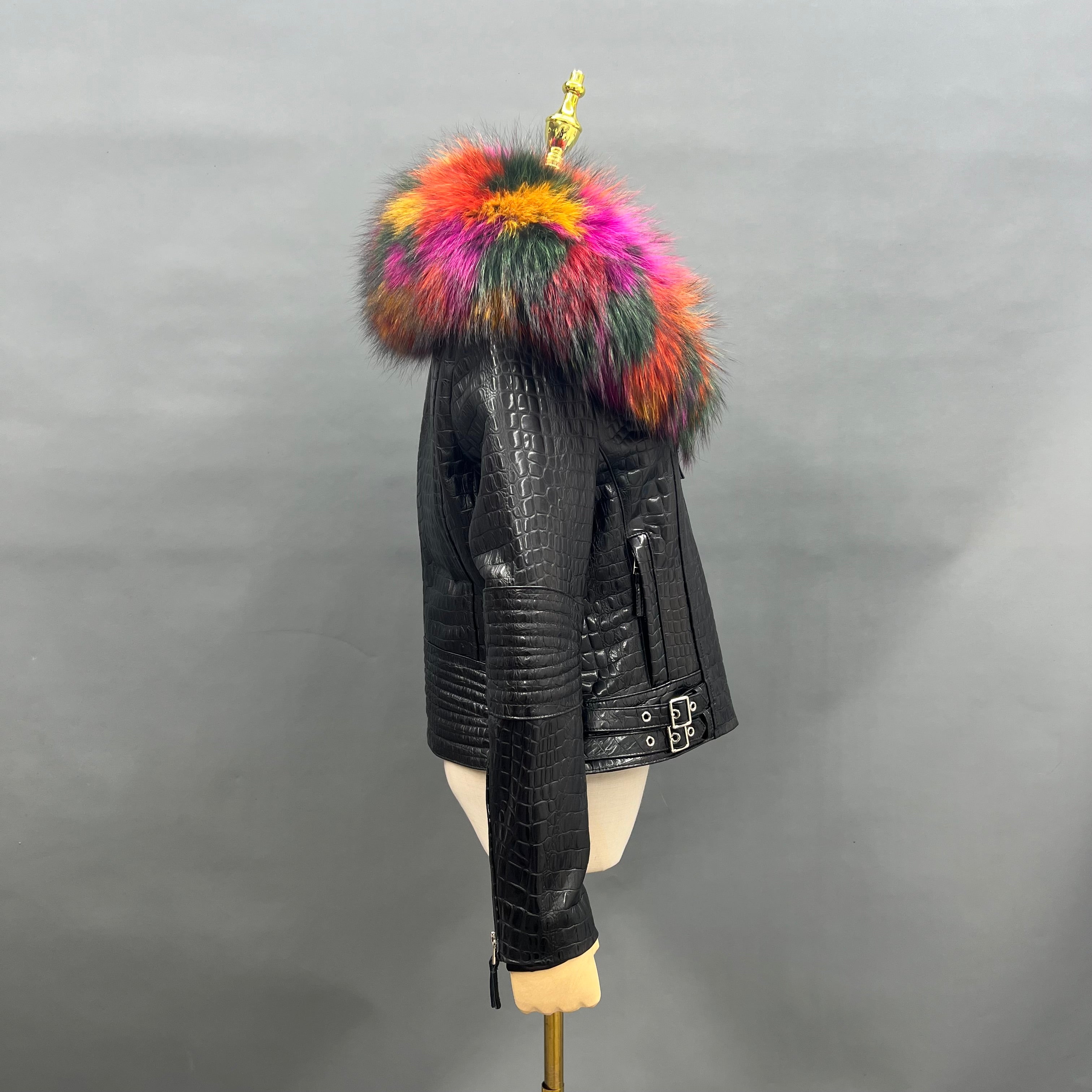 Luxury Colorful Raccoon Fur Collar Jacket with Crocodile Embossed Leather – Women’s Short Biker Style Coat for Party & Fashion