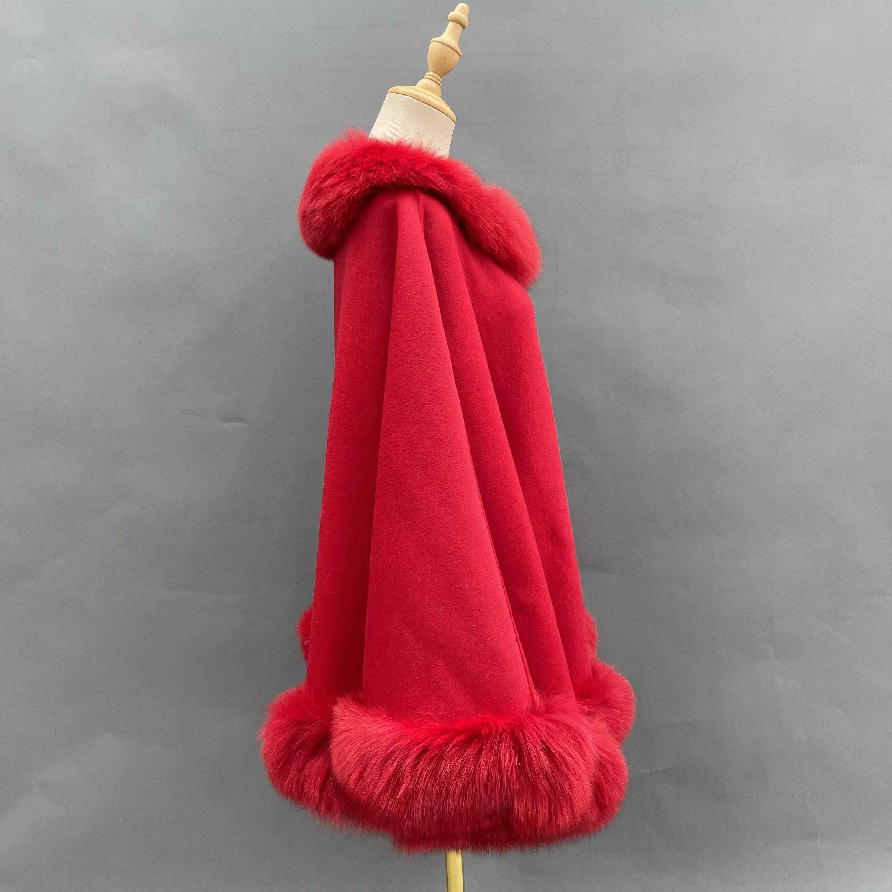 Women's Luxurious Fox Fur Trimmed Crew Neck Cape - Winter Fashion Outerwear