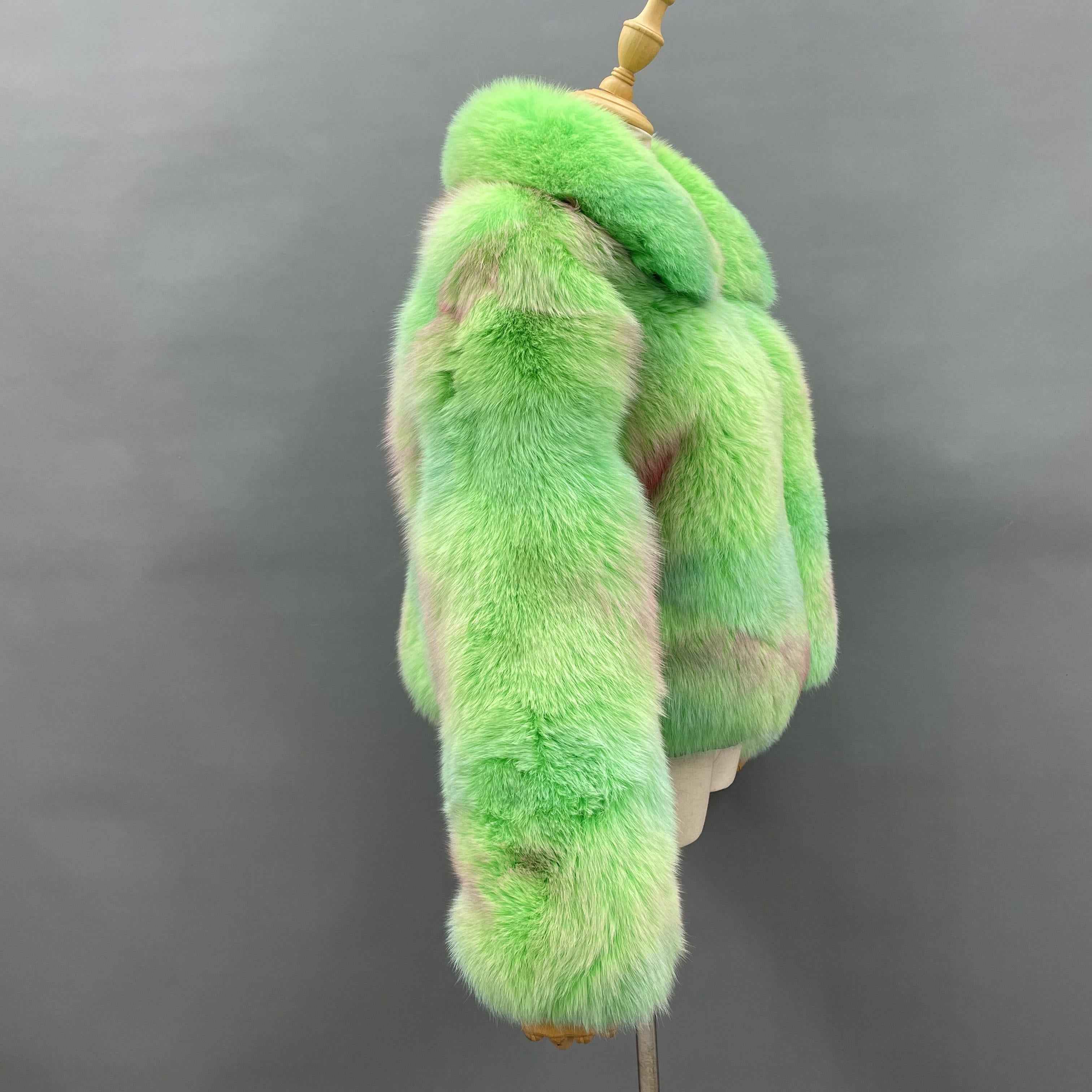 Women’s Green Fox Fur Jacket with Turn-Down Collar – Short Real Fur Coat Featuring Resin Zipper for Luxury Winter Fashion