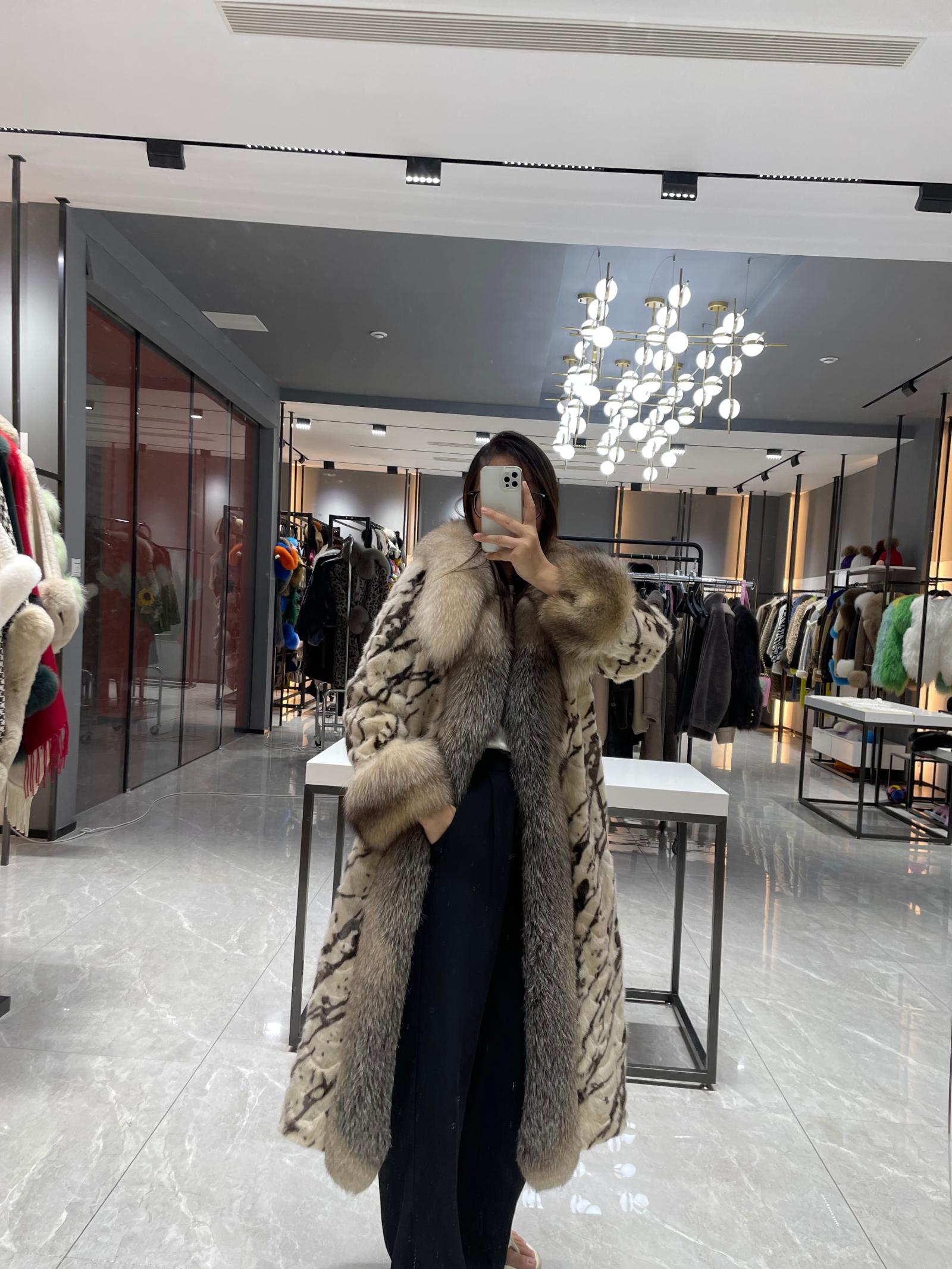Fox Fur Lapel Women's Luxurious Long Mink-Blended Coat Mink Fur Jacket - Janefur