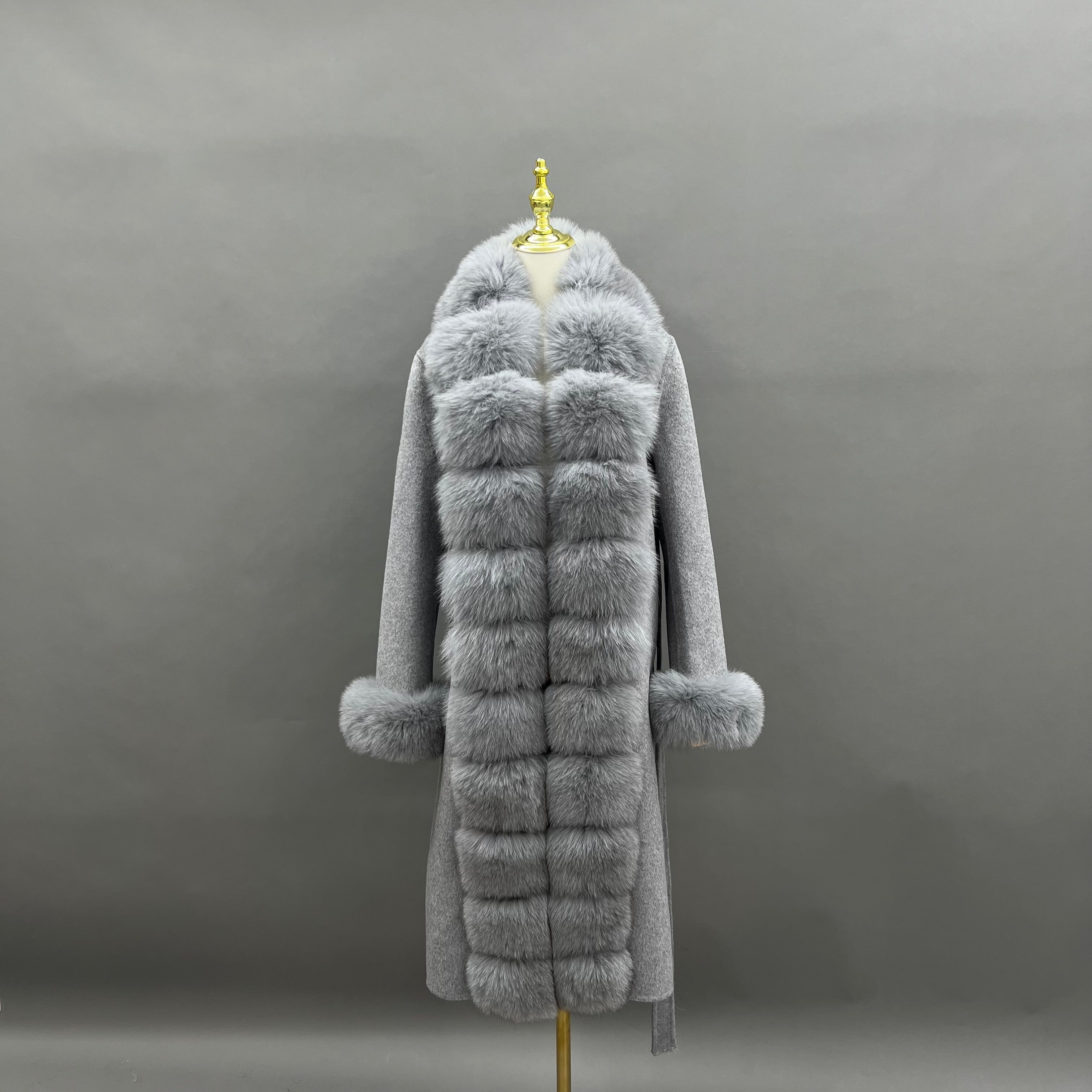 Luxury Cashmere Coat with Tiered Fox Fur Trim and Cuffed Sleeves 16#Charcoal Grey
