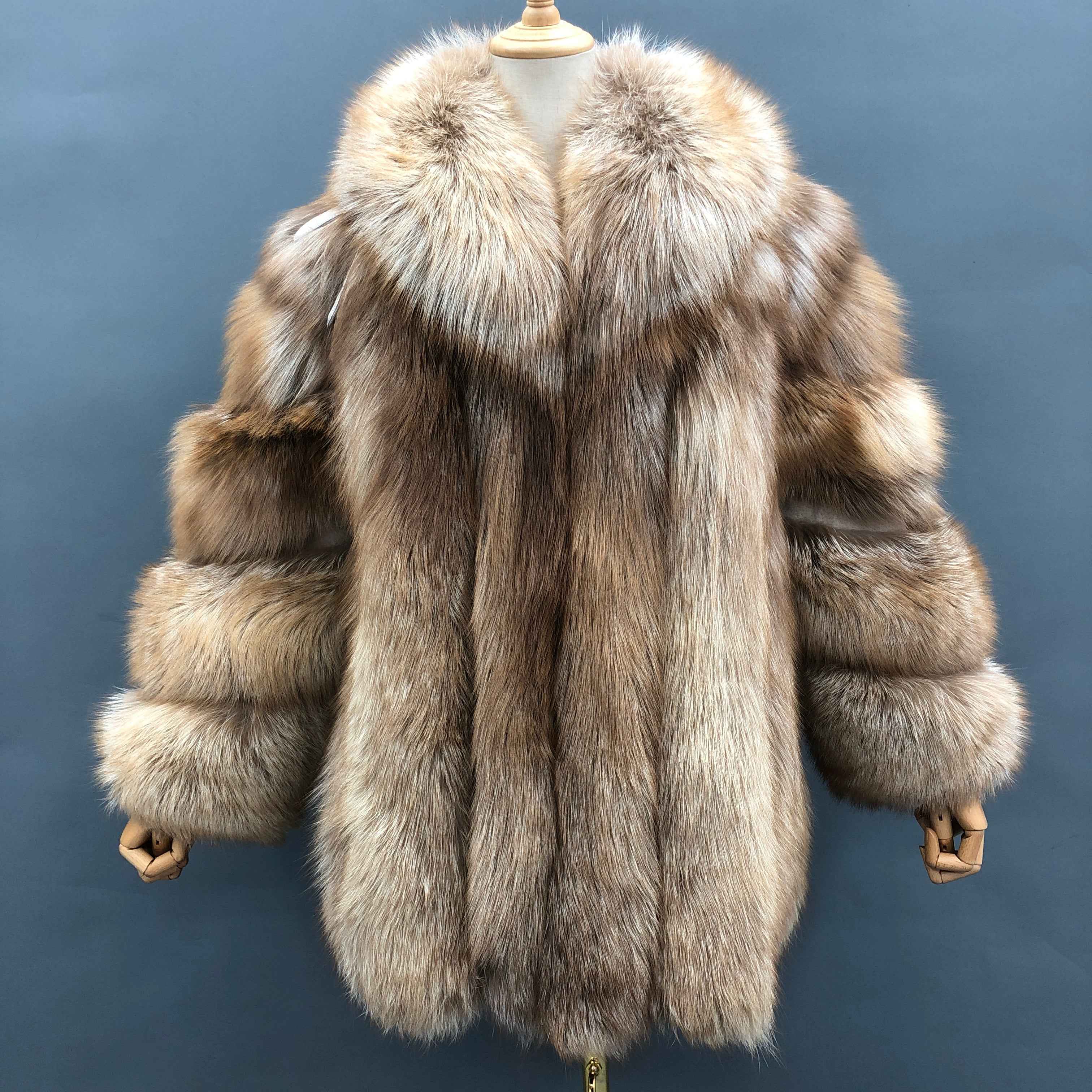 Luxury Natural Fox Fur Coat with Shawl Collar – Short Panelled Women’s Winter Fur Jacket