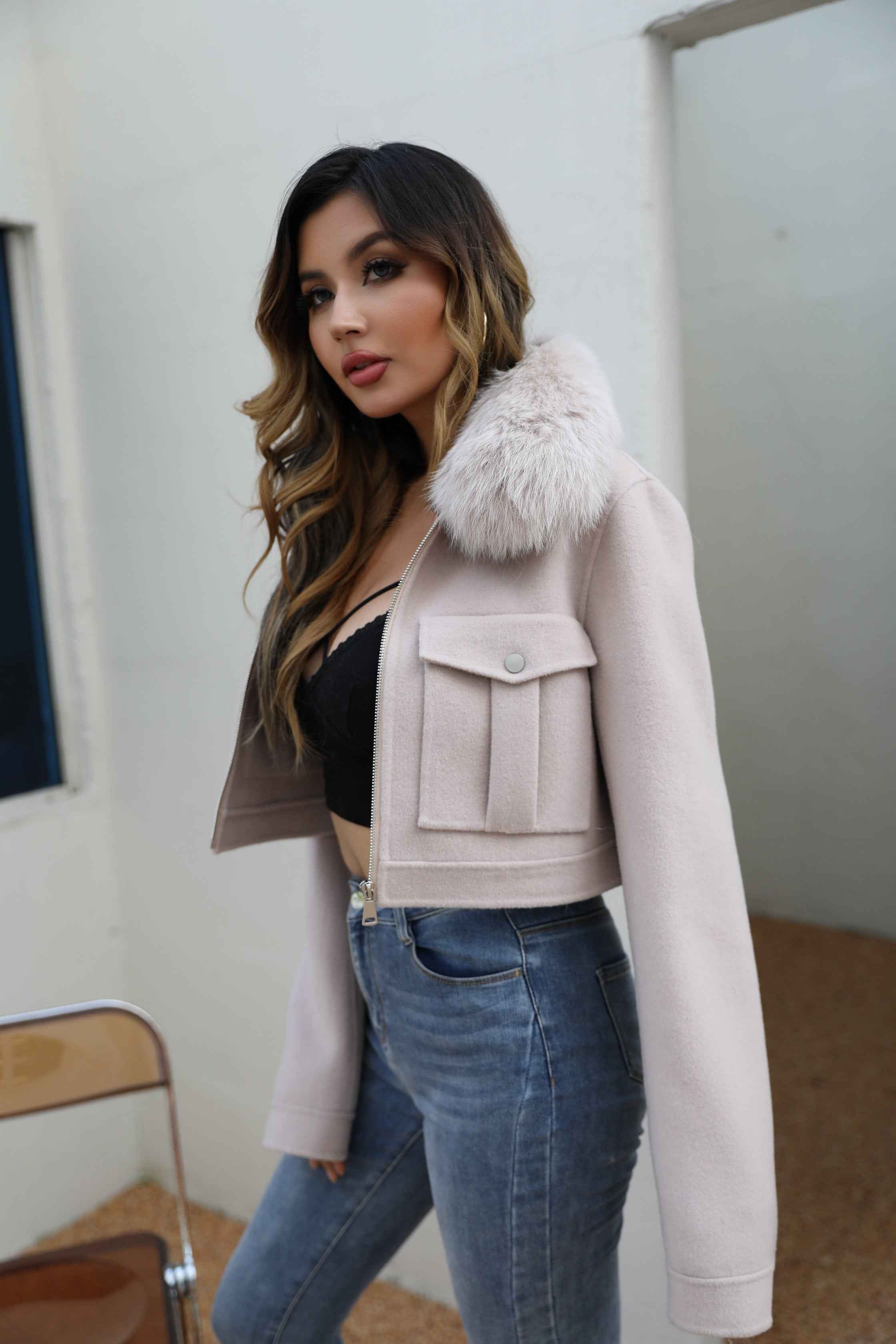 Women's Luxury Cropped Jacket with Fox Fur Collar, Utility Pockets & Zip Front, Stylish Winter Outerwear