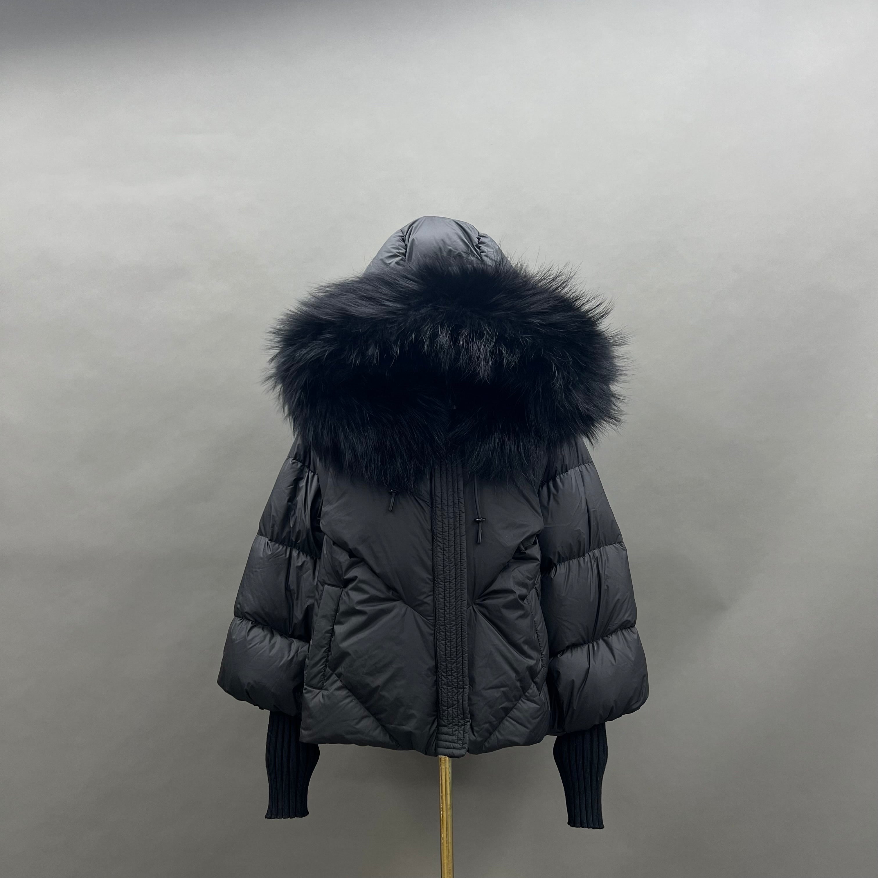 Women’s Black Down Jacket with Real Raccoon Fur Hood – Short Puffer Winter Coat for Elegant Fashion 1#Black