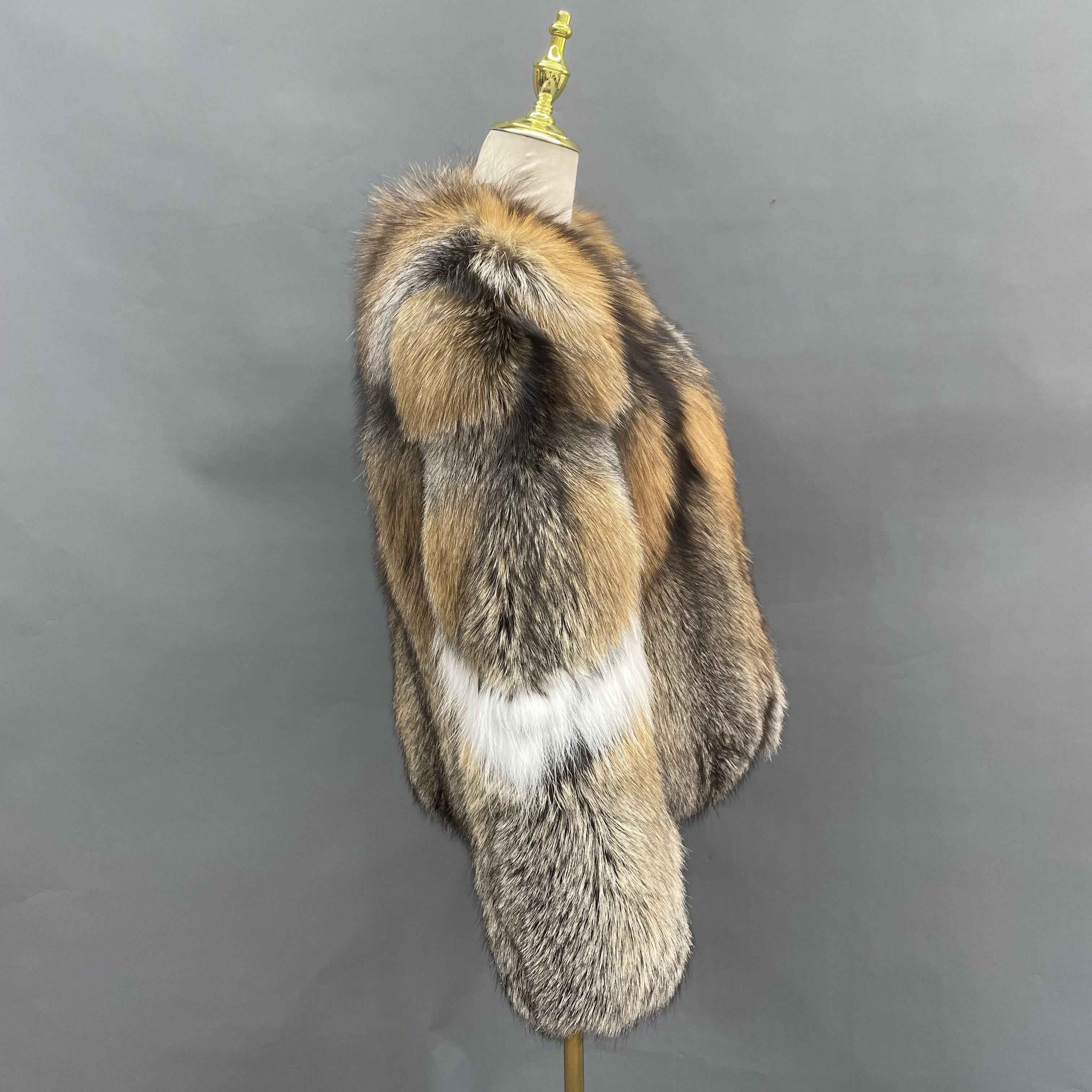Women’s Golden Chinchilla Fox Full-Pelt Jacket – Elegant Short Coat in Natural Fur for Luxury Winter Fashion