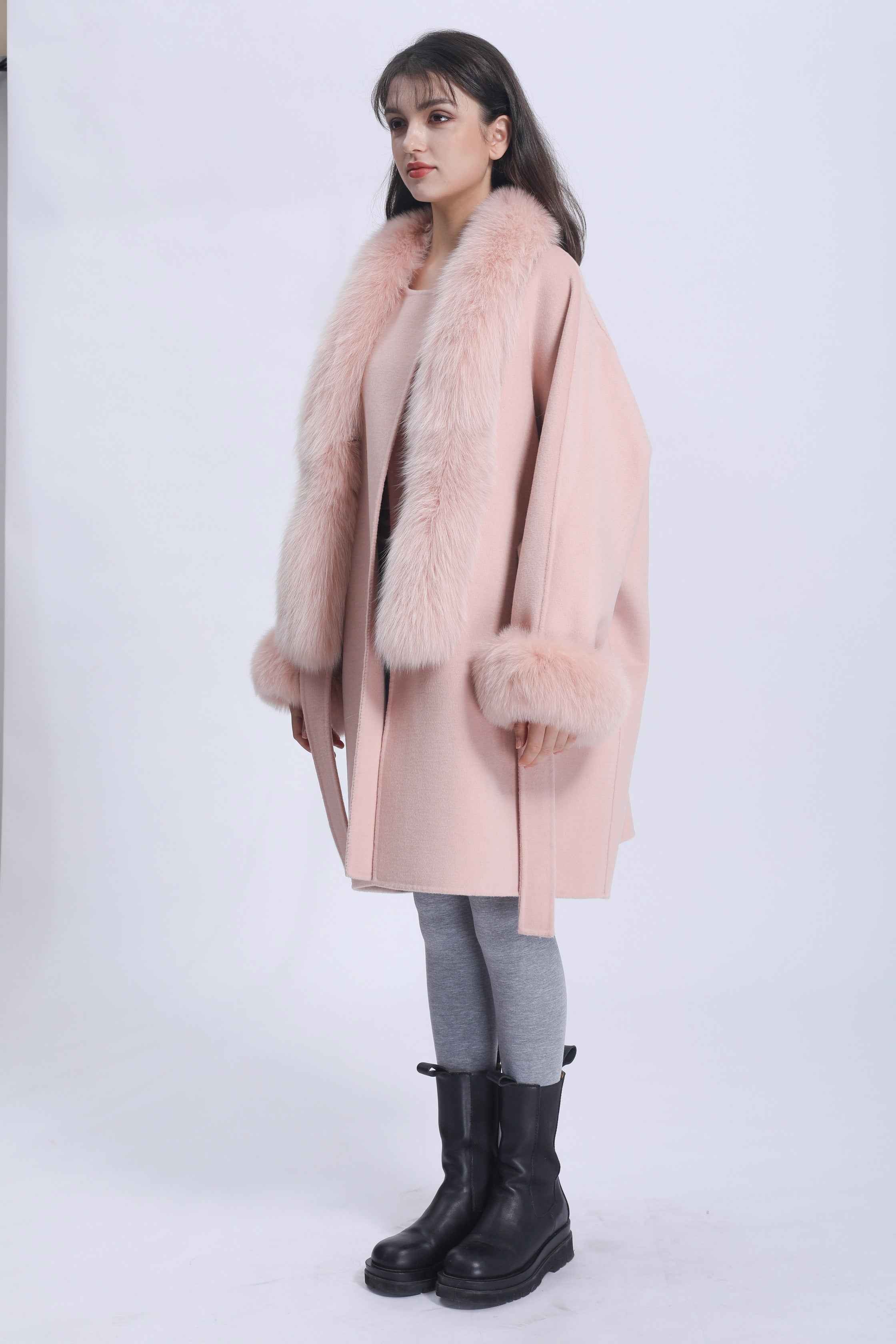 Luxury Double-Faced Wool Coat with Fox Fur Collar and Cuffed Sleeves – Elegant Short Belted Overcoat