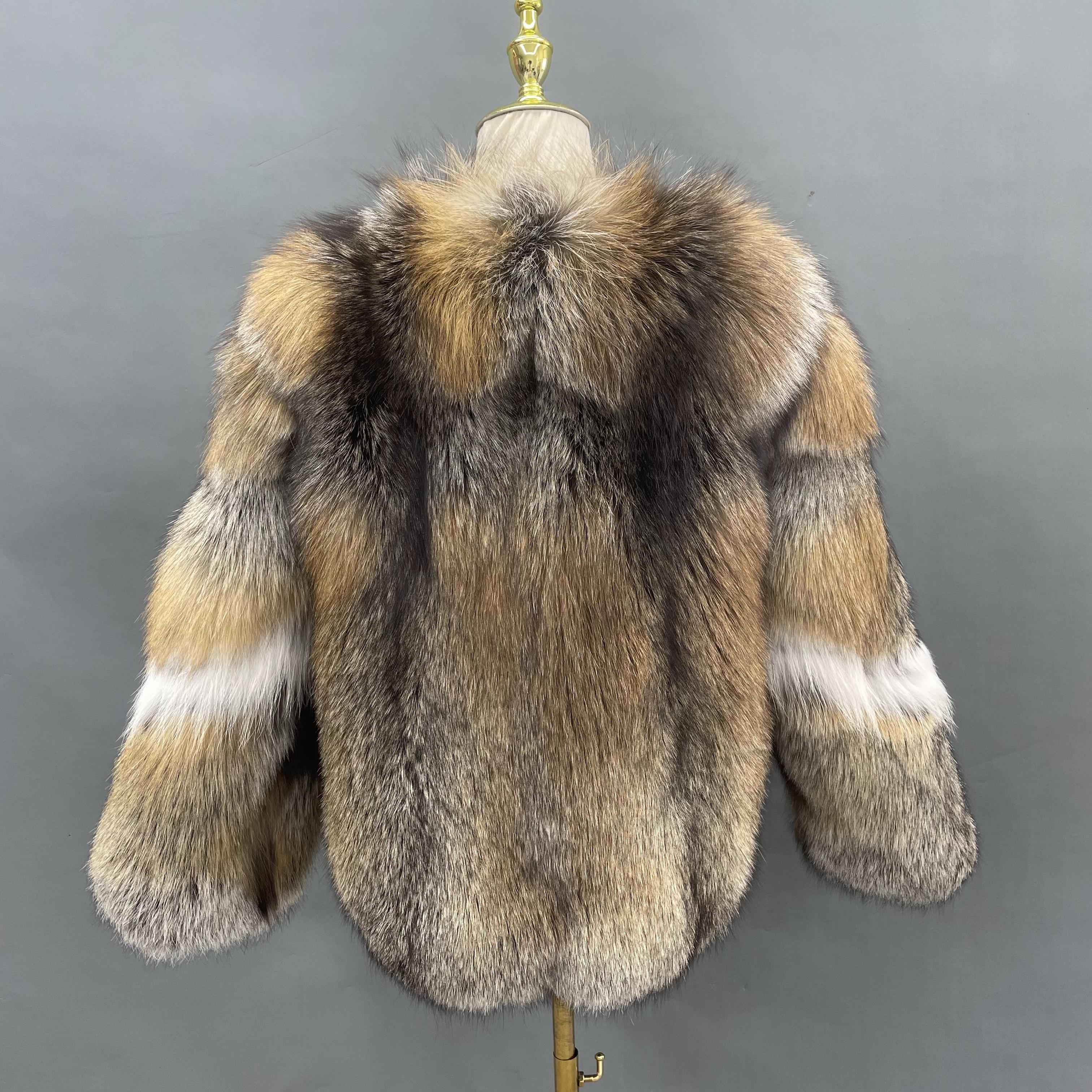 Women’s Golden Chinchilla Fox Full-Pelt Jacket – Elegant Short Coat in Natural Fur for Luxury Winter Fashion