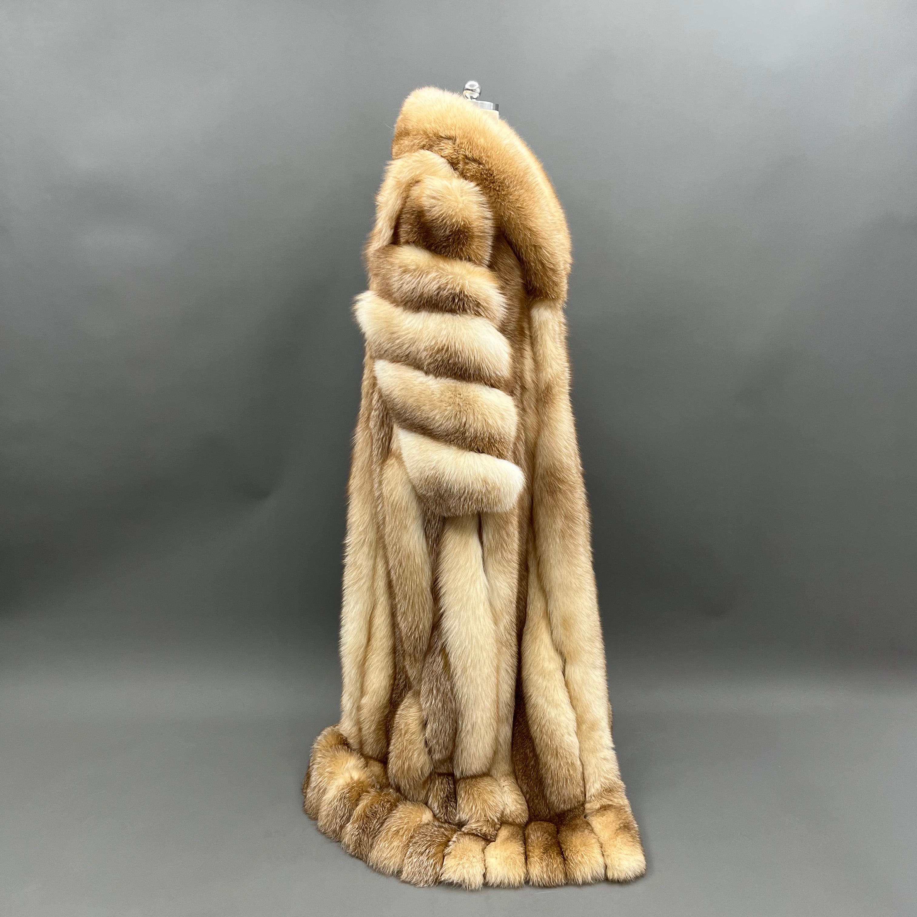 Women’s Extra Long Real Fox Fur Coat – Full-Length Luxury Fur Jacket with Wide Sleeves for Elegant Winter Fashion