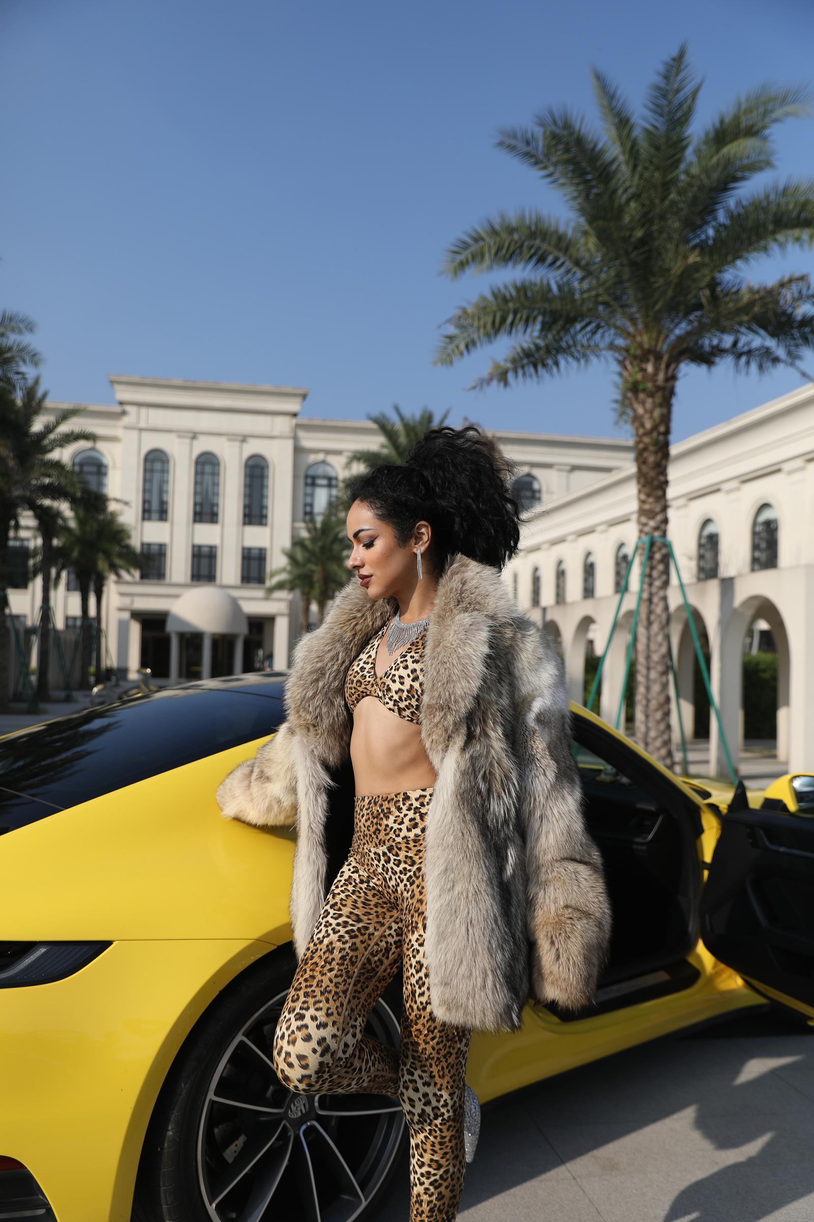 Wolf Fur Luxurious Lapel Coat for Extreme Cold Weather - Janefur