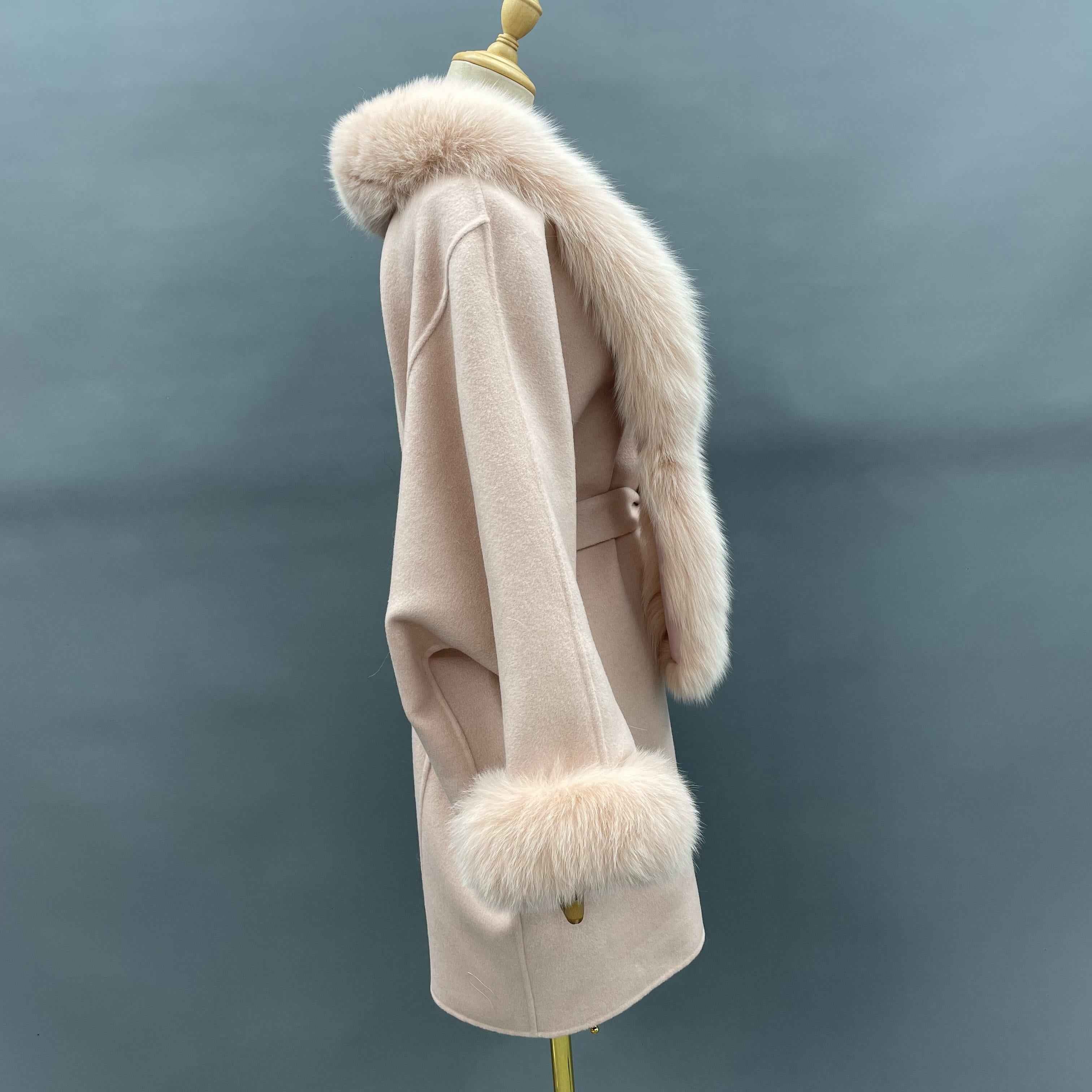 Luxury Double-Faced Wool Coat with Fox Fur Collar and Cuffed Sleeves – Elegant Short Belted Overcoat