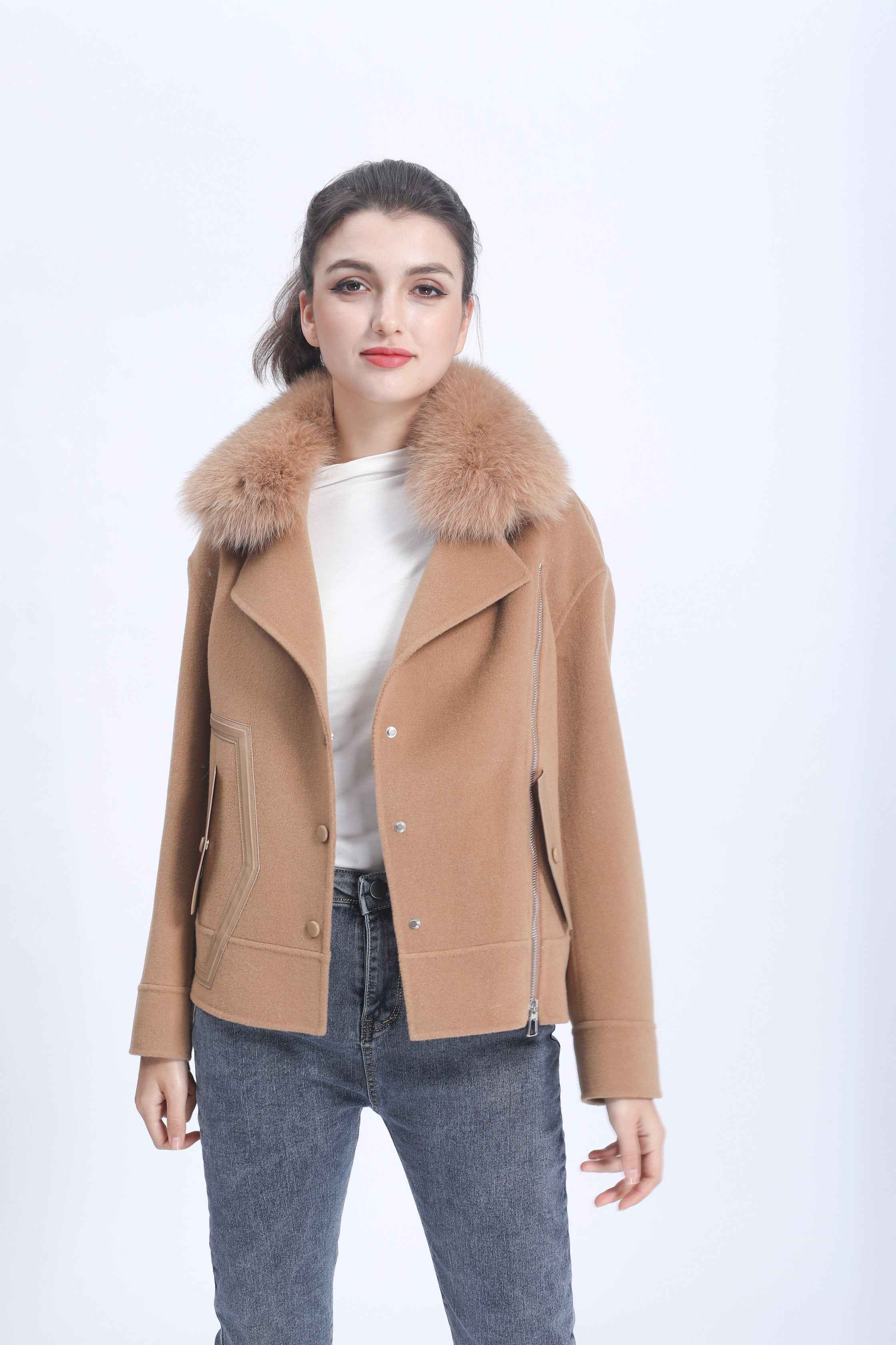 Short Cashmere Coat with Leather Trim Pockets and Zipper Cuff Design – Stylish Wool Jacket for Women