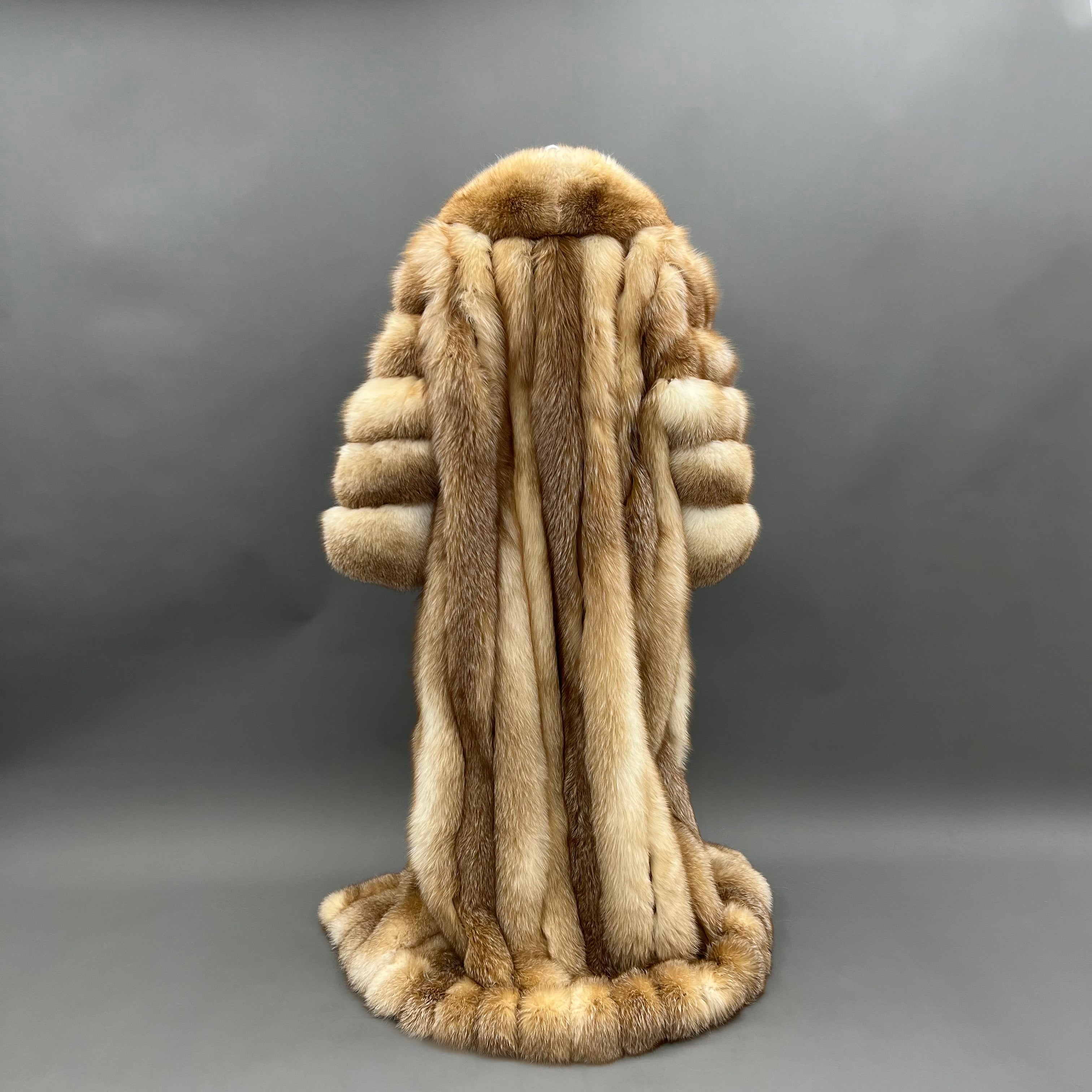 Women’s Extra Long Real Fox Fur Coat – Full-Length Luxury Fur Jacket with Wide Sleeves for Elegant Winter Fashion