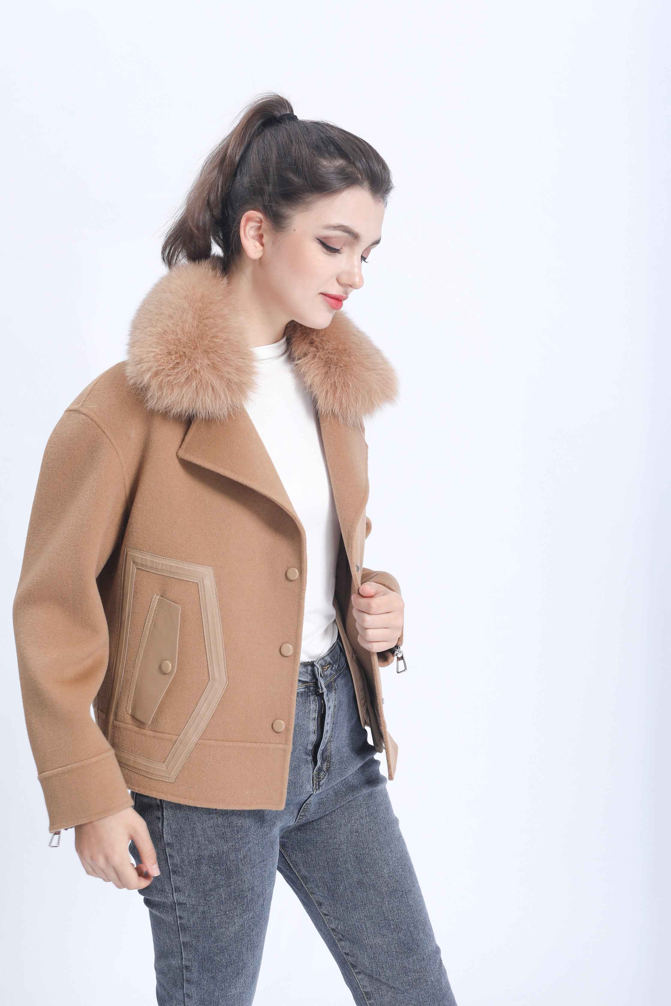 Short Cashmere Coat with Leather Trim Pockets and Zipper Cuff Design – Stylish Wool Jacket for Women