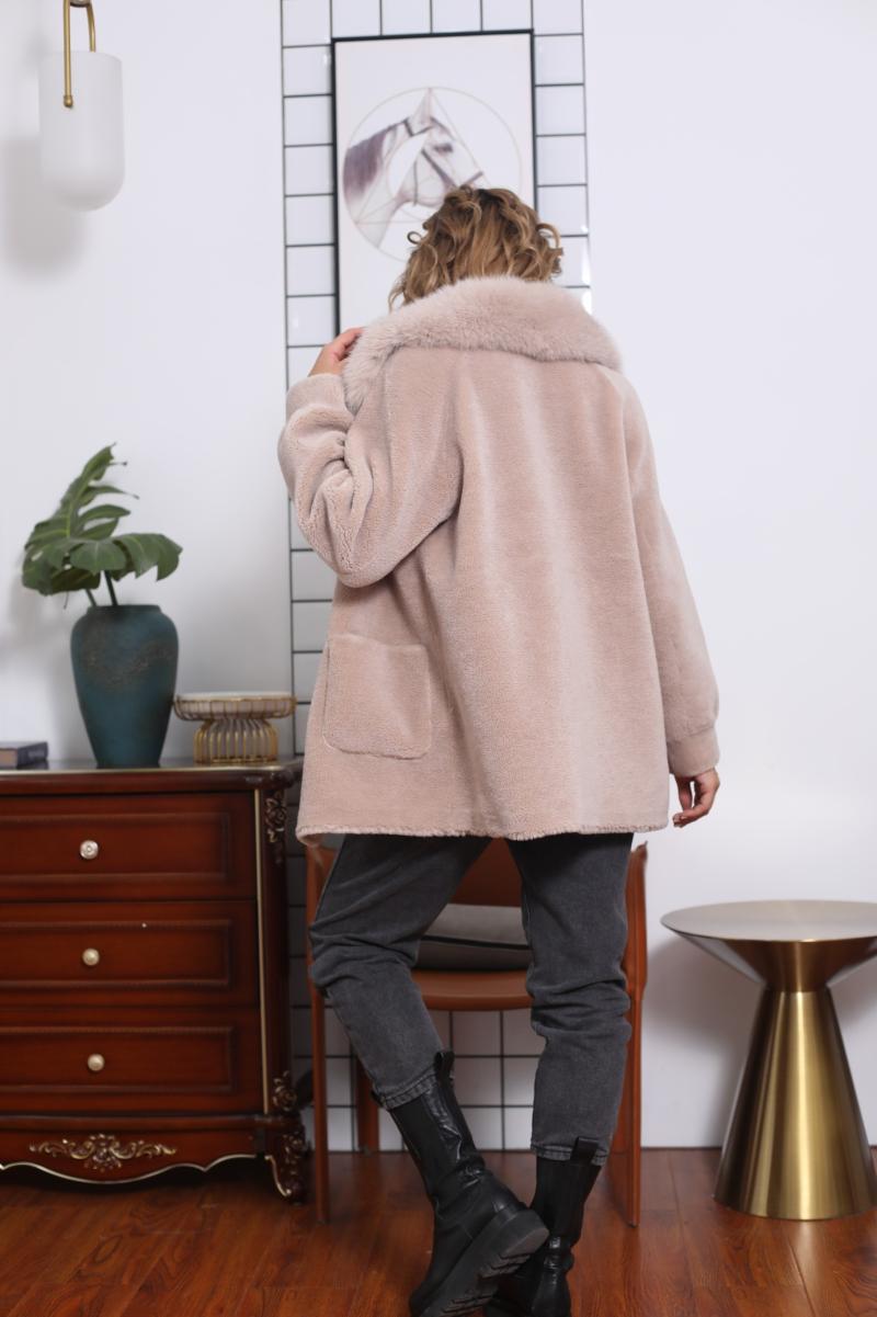Women's short shearling coat with fox fur collar - Janefur