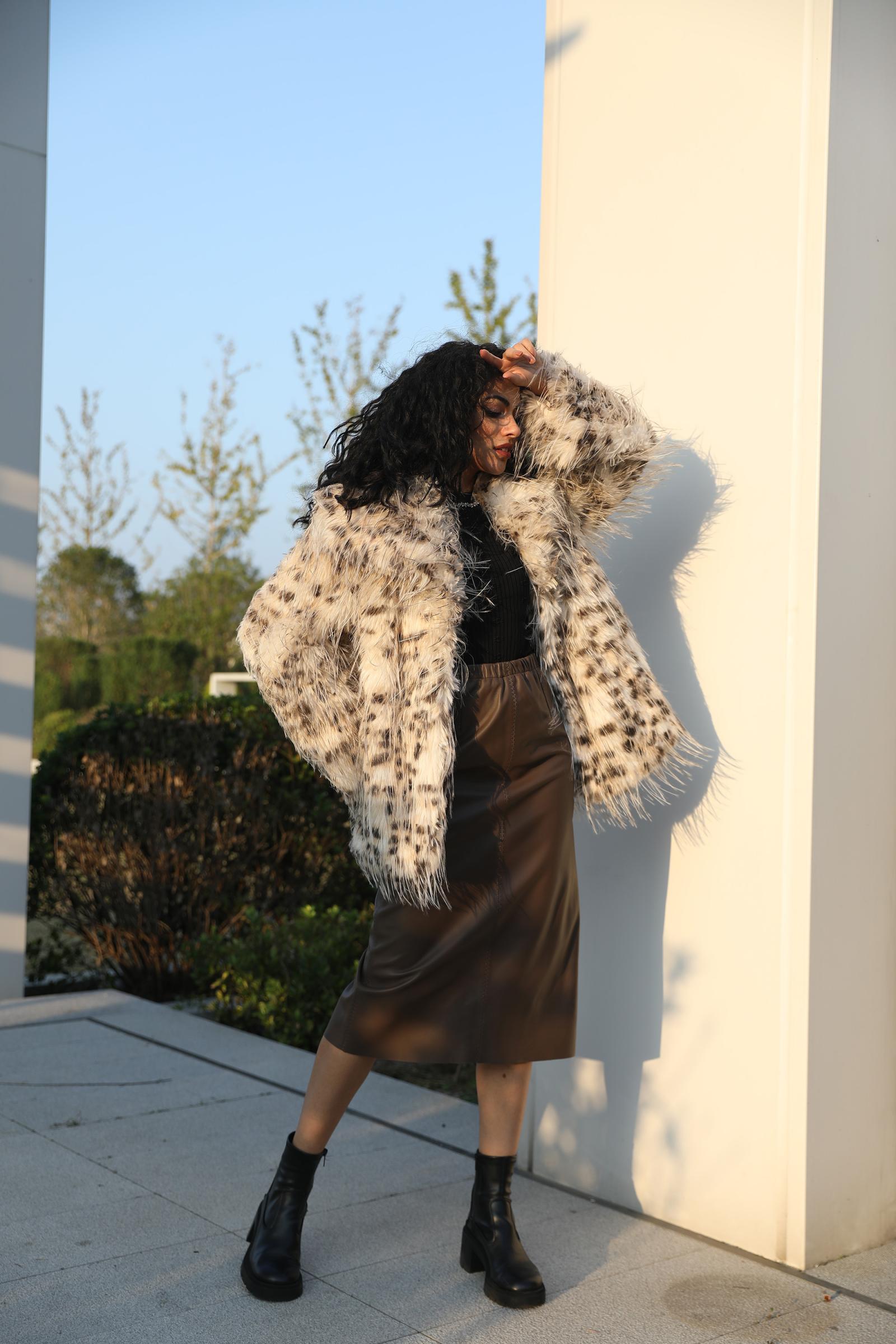 Eco-Friendly Faux Fur Coat Large Lapel Lynx Pattern Women's Short Jacket - Janefur