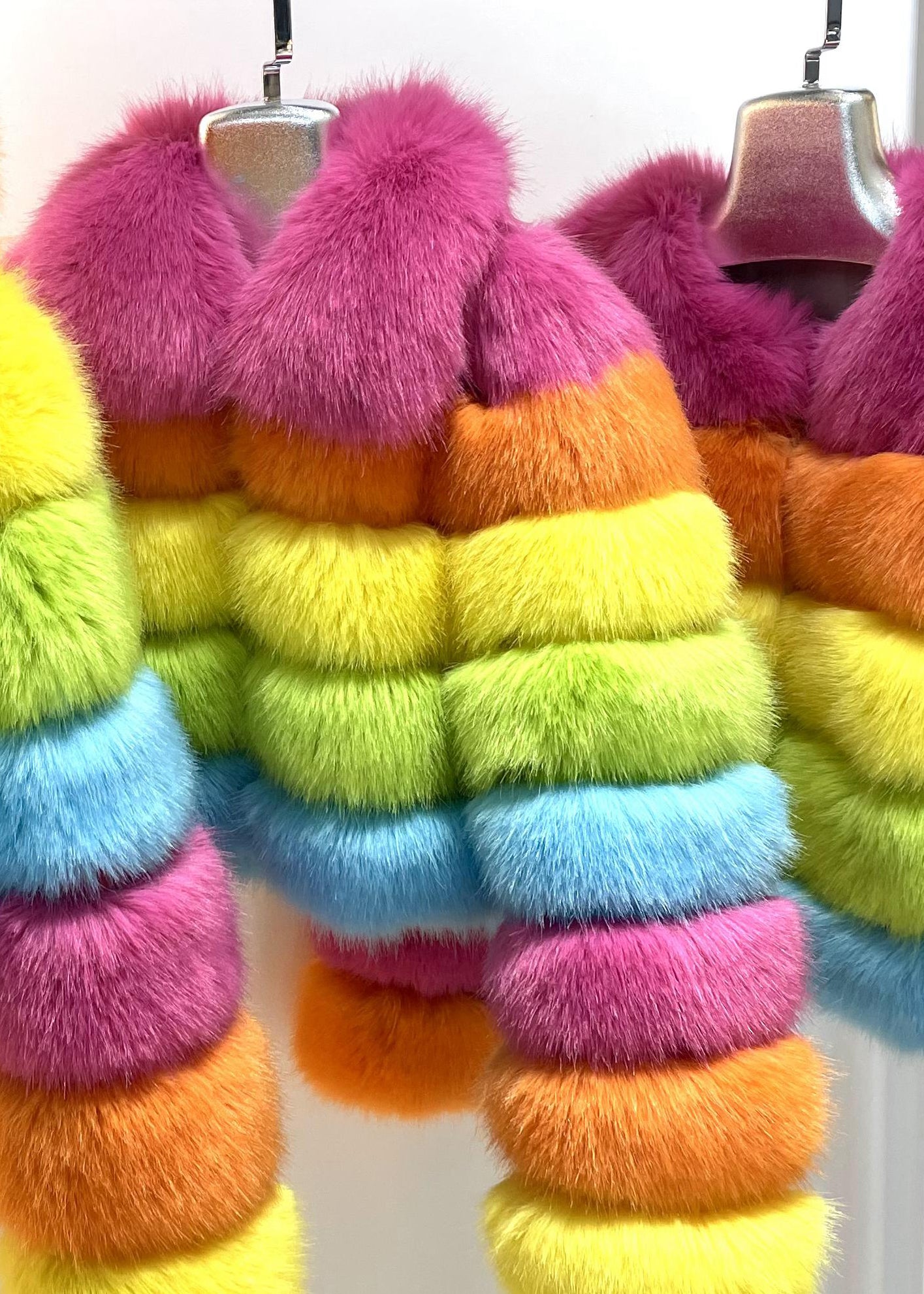 Janefur Fashion-Forward Wholesale Women's 5-Panel Faux Fur Cropped Casual Jacket Bulk Pricing