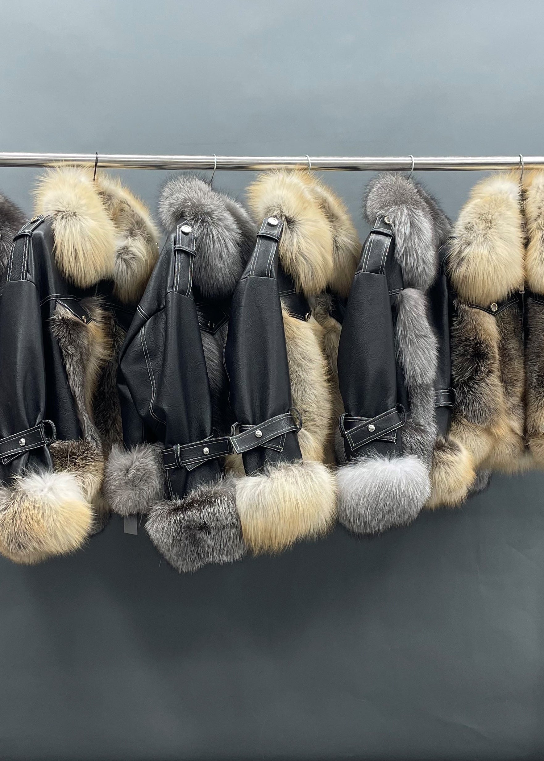 Janefur Factory Wholesale Women's Casual Fashion Leather Sleeve Loop Lapel Spliced Leather Real Fox Fur Jacket