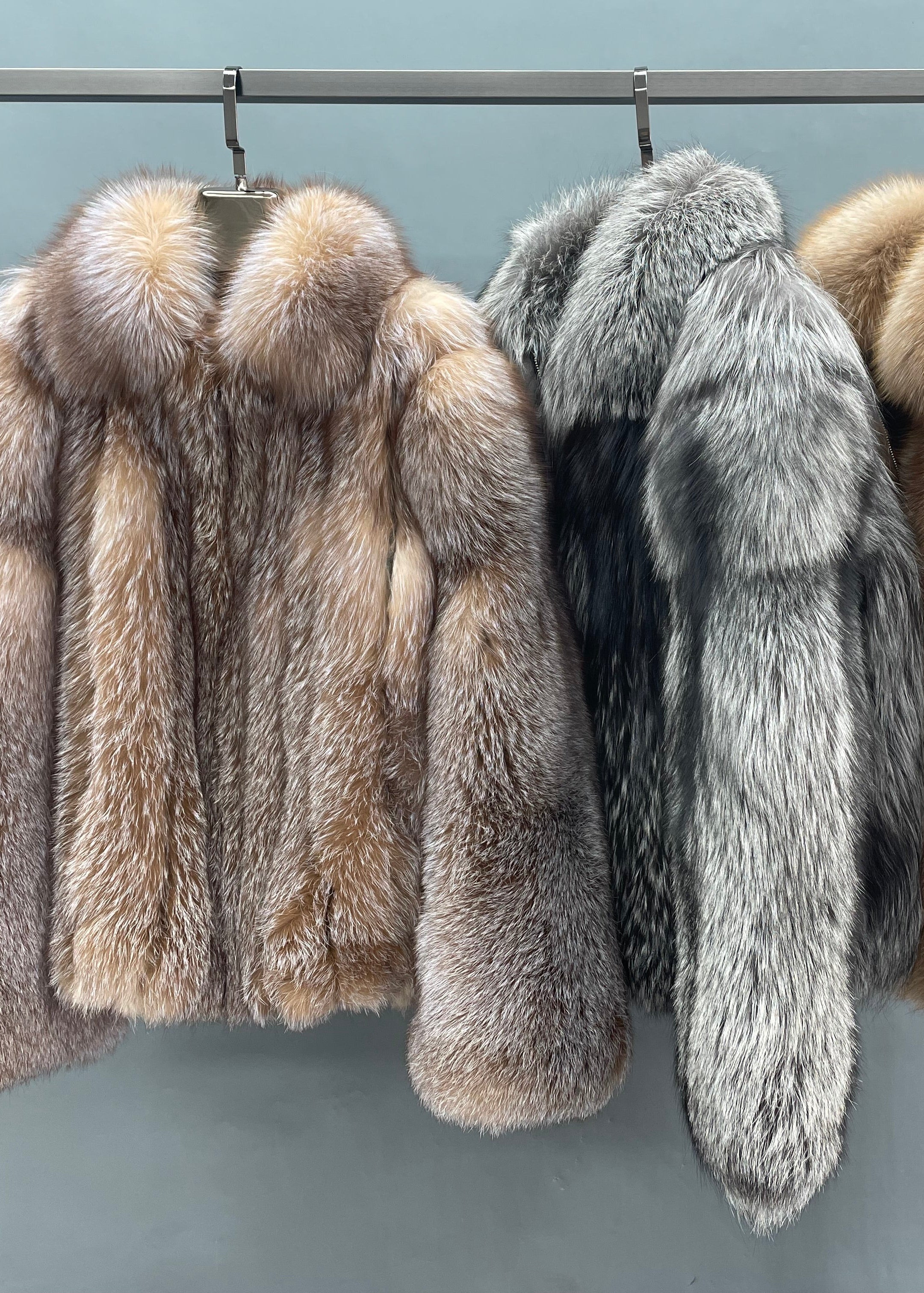 Janefur Men's Luxury Warm Turndown Collar Fine Vertical Stripe Real Fox Fur Coat Wholesale