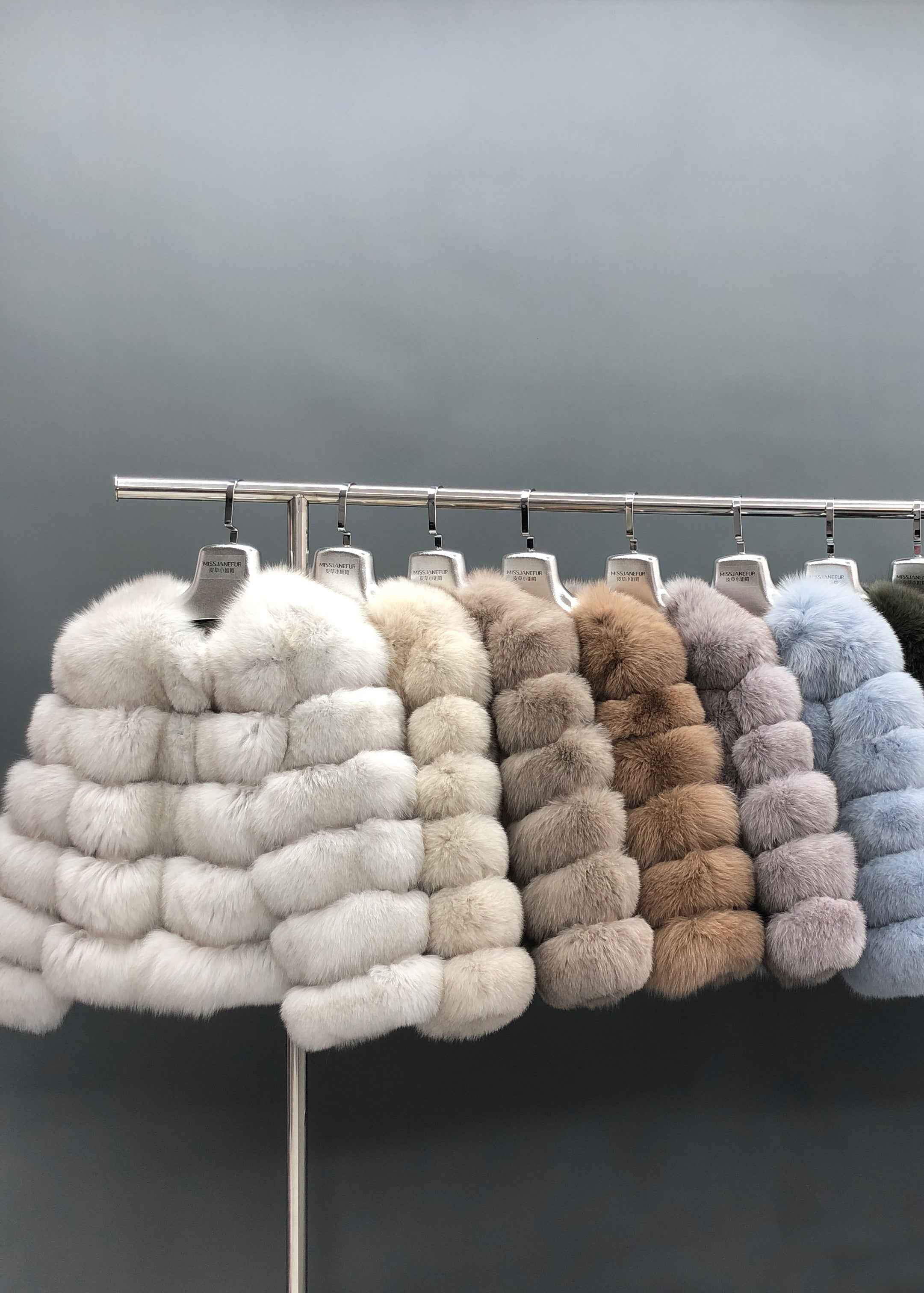 Wholesale Janefur Women's Classic Basic Five Section Short Real Fox Fur Jacket