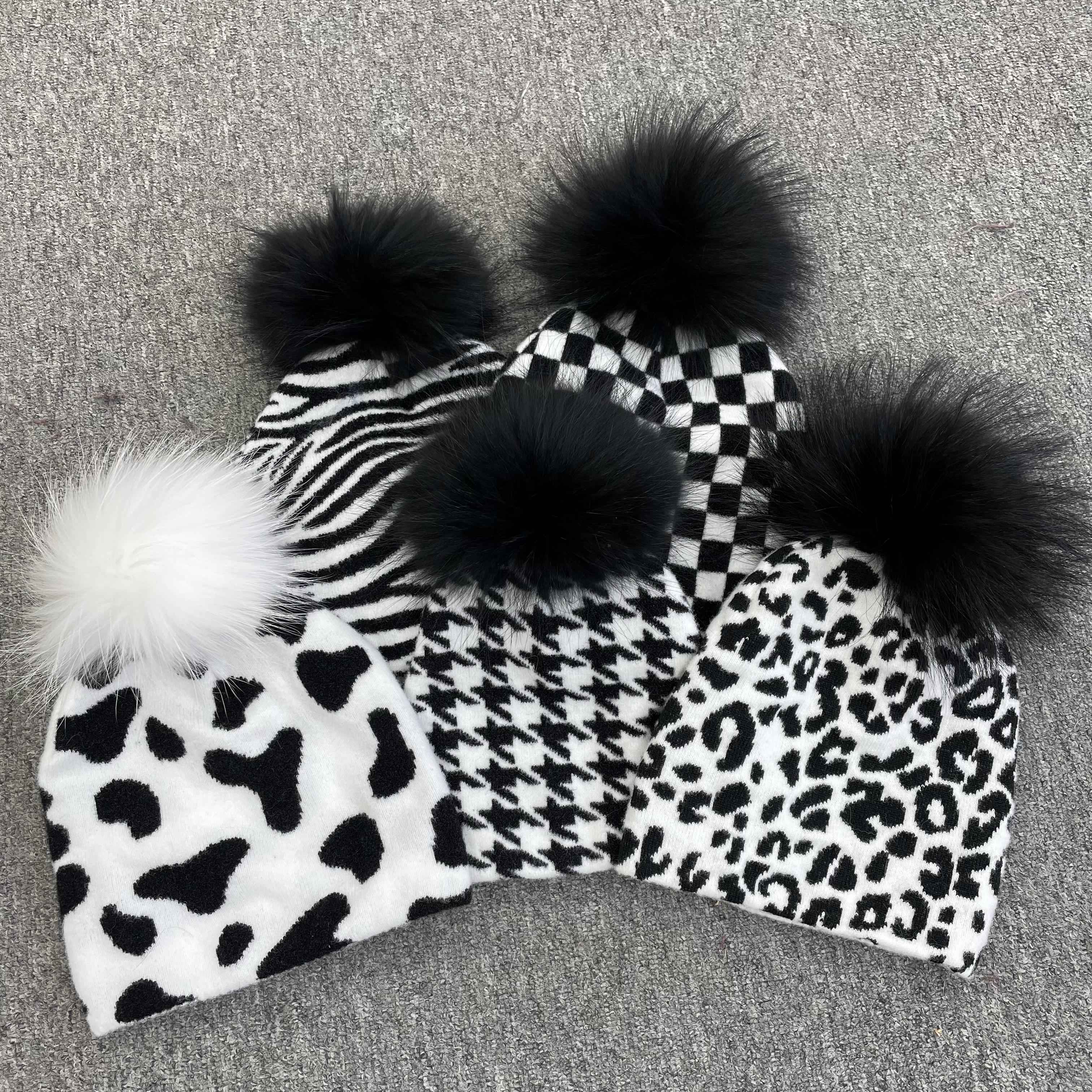 Black & White Women's Versatile Acrylic Knitted Hat Without Flanging