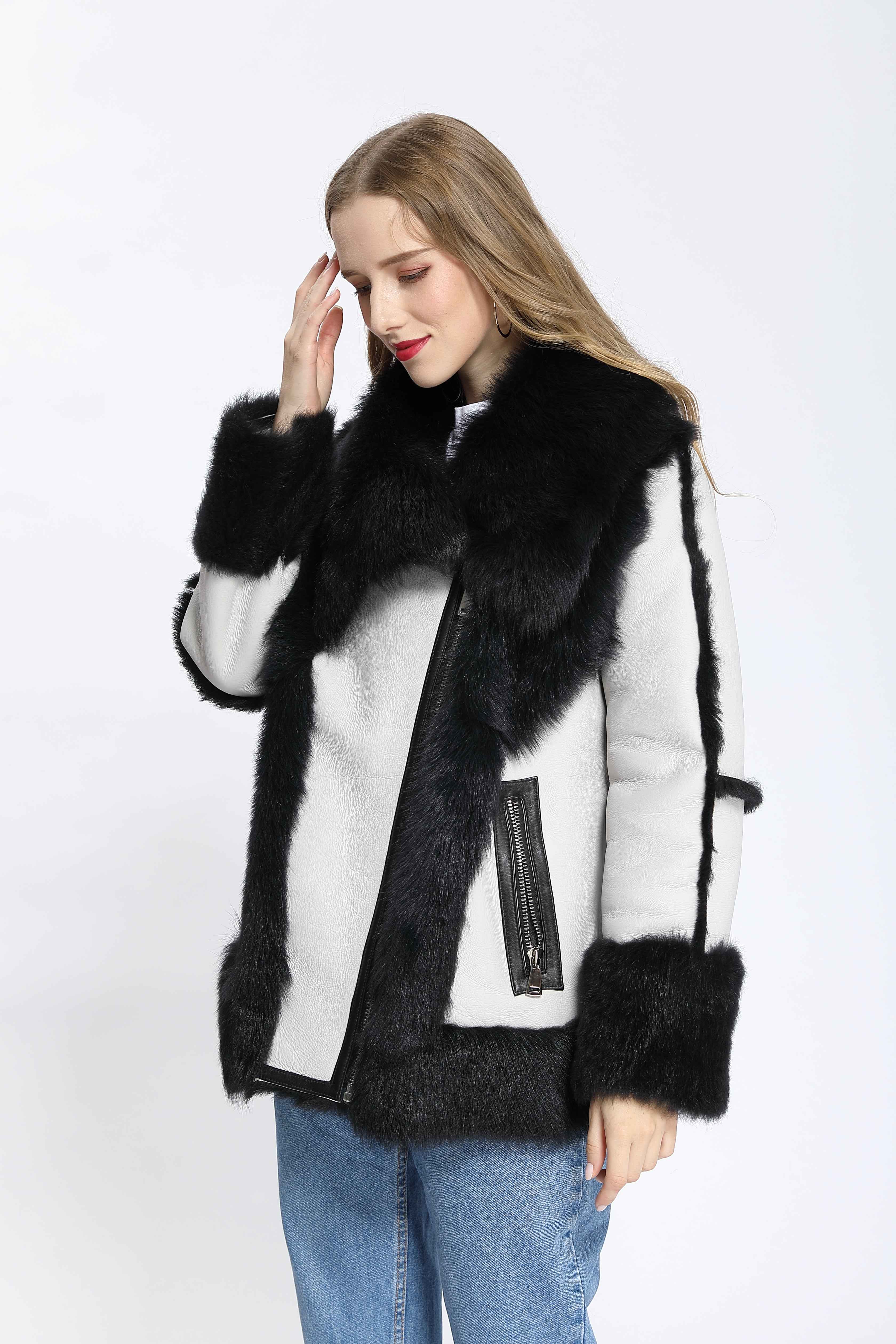 Women's Toscana Shearling Biker Jacket with Oversized Notched Lapel, Fur-Trimmed Cuffs & Color-Block Design - Luxe Winter Outerwear