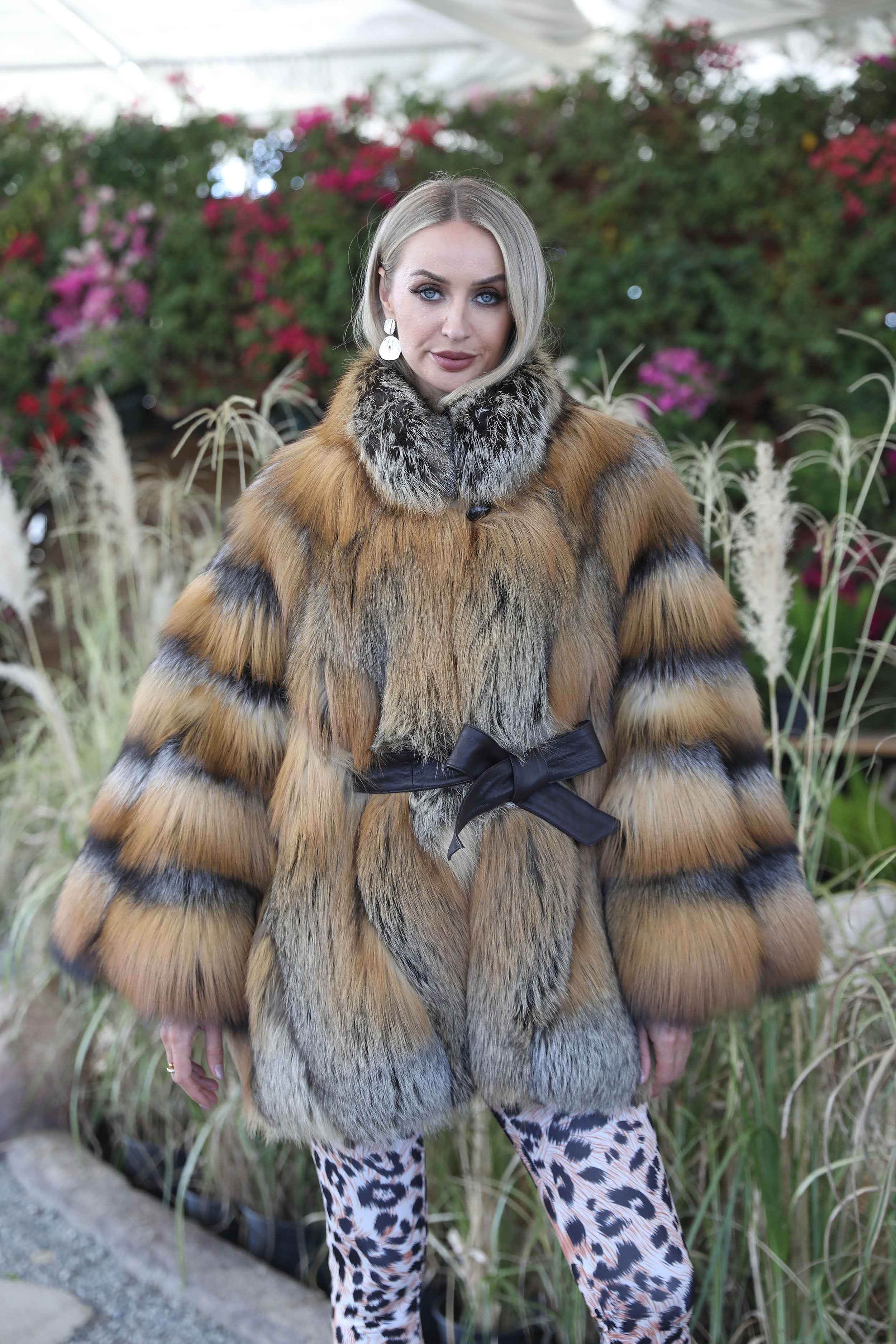 Luxury Real Fox Fur Coat with Bow Tie – Short Women’s Winter Fur Jacket