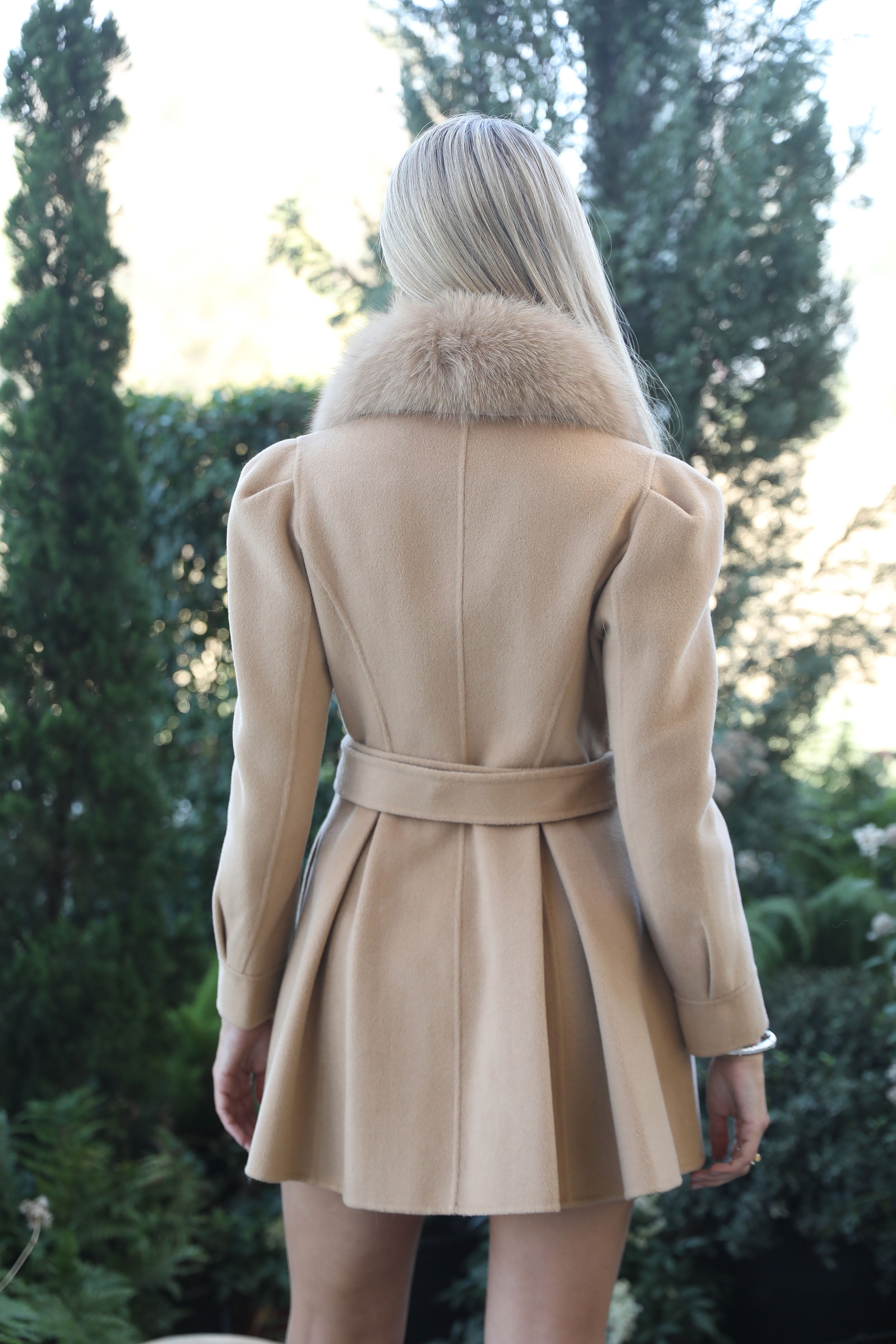 Women’s Camel Double-Faced Wool Coat with Real Fox Fur Collar – Puff Sleeve Double-Breasted Winter Jacket for Elegant Fashion