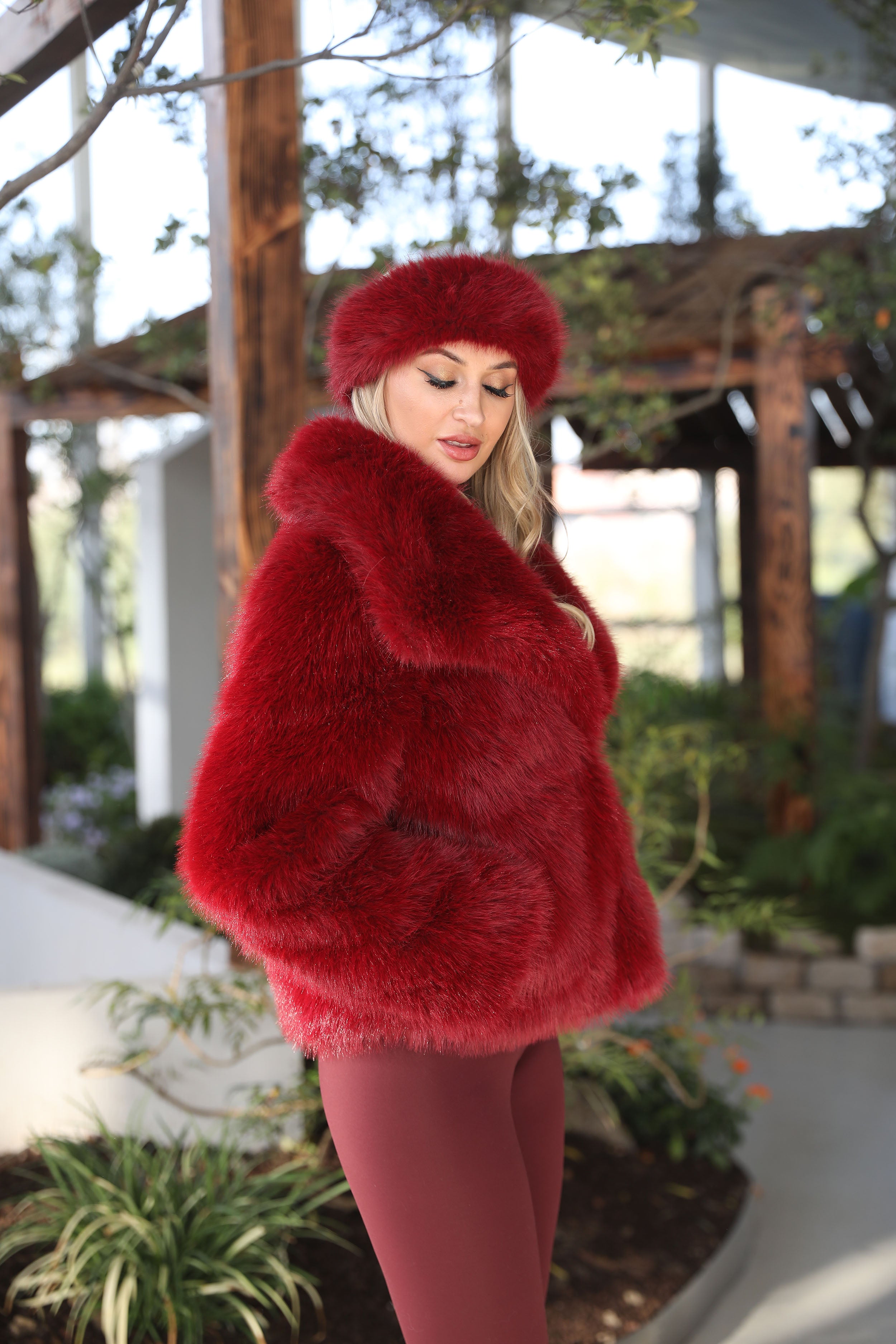 Women’s Burgundy Faux Mink Fur Jacket – Short Collar Coat for Elegant Winter Fashion
