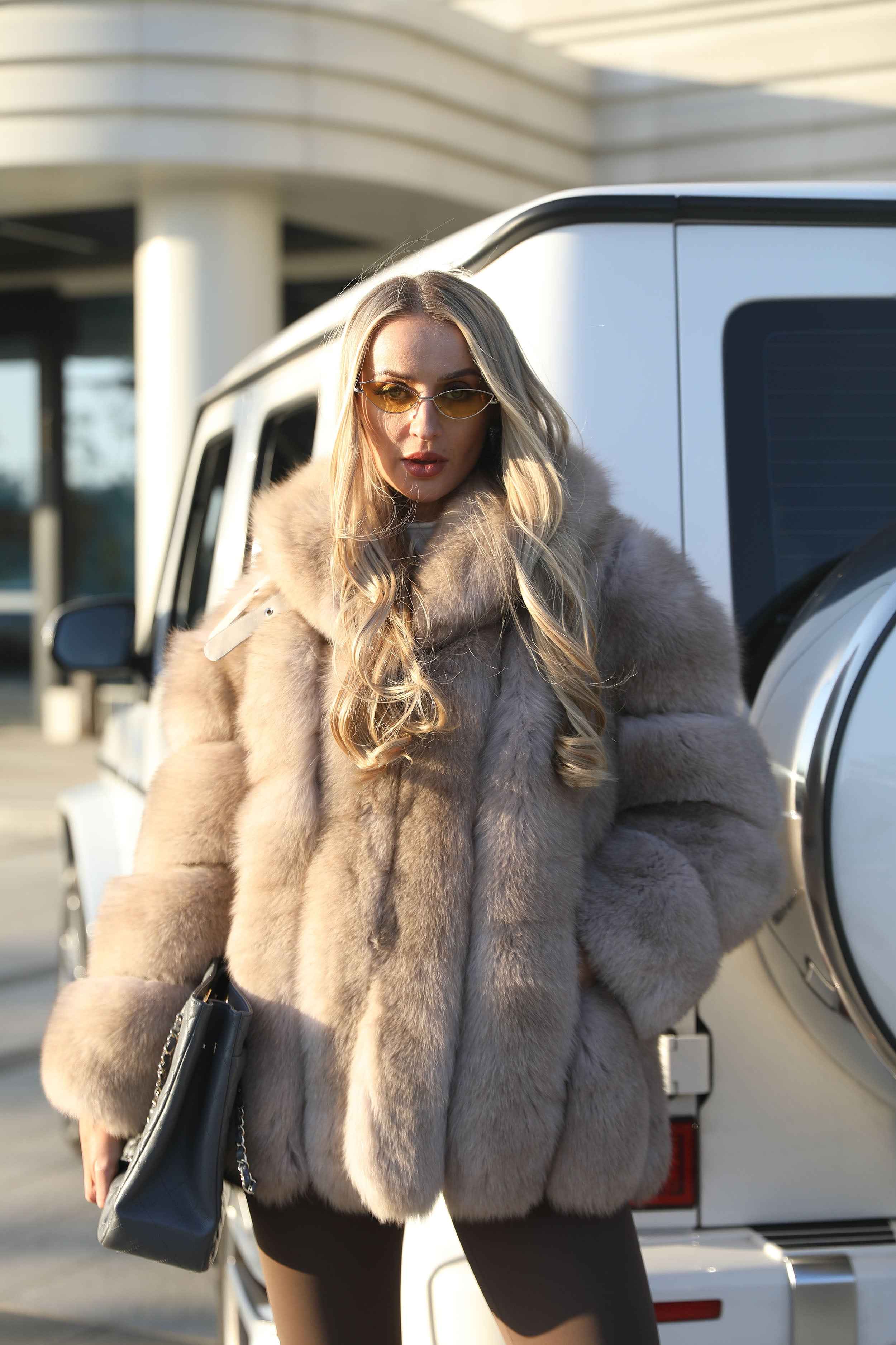 Luxury Natural Fox Fur Coat with Shawl Collar – Short Panelled Women’s Winter Fur Jacket