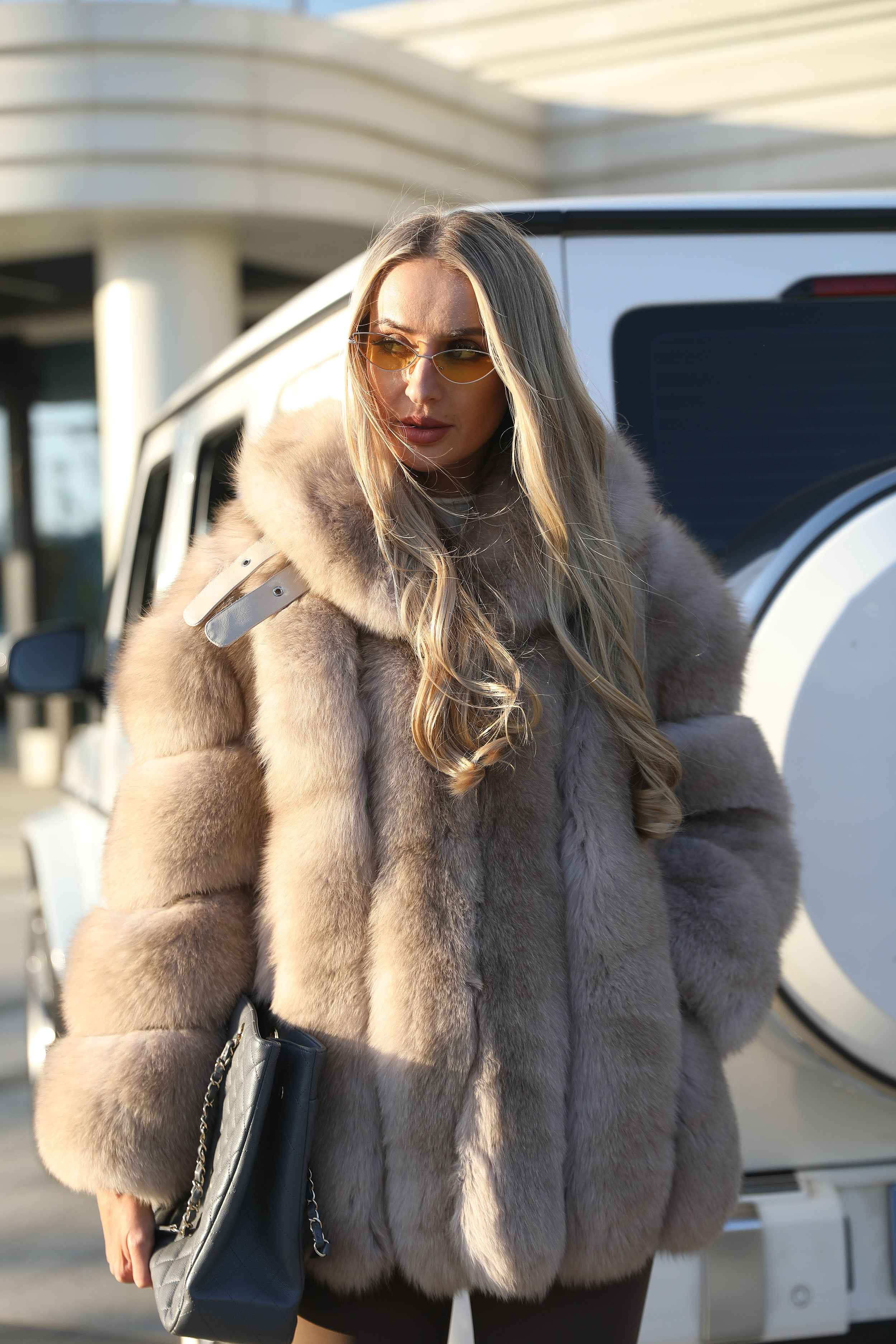 Luxury Natural Fox Fur Coat with Shawl Collar – Short Panelled Women’s Winter Fur Jacket