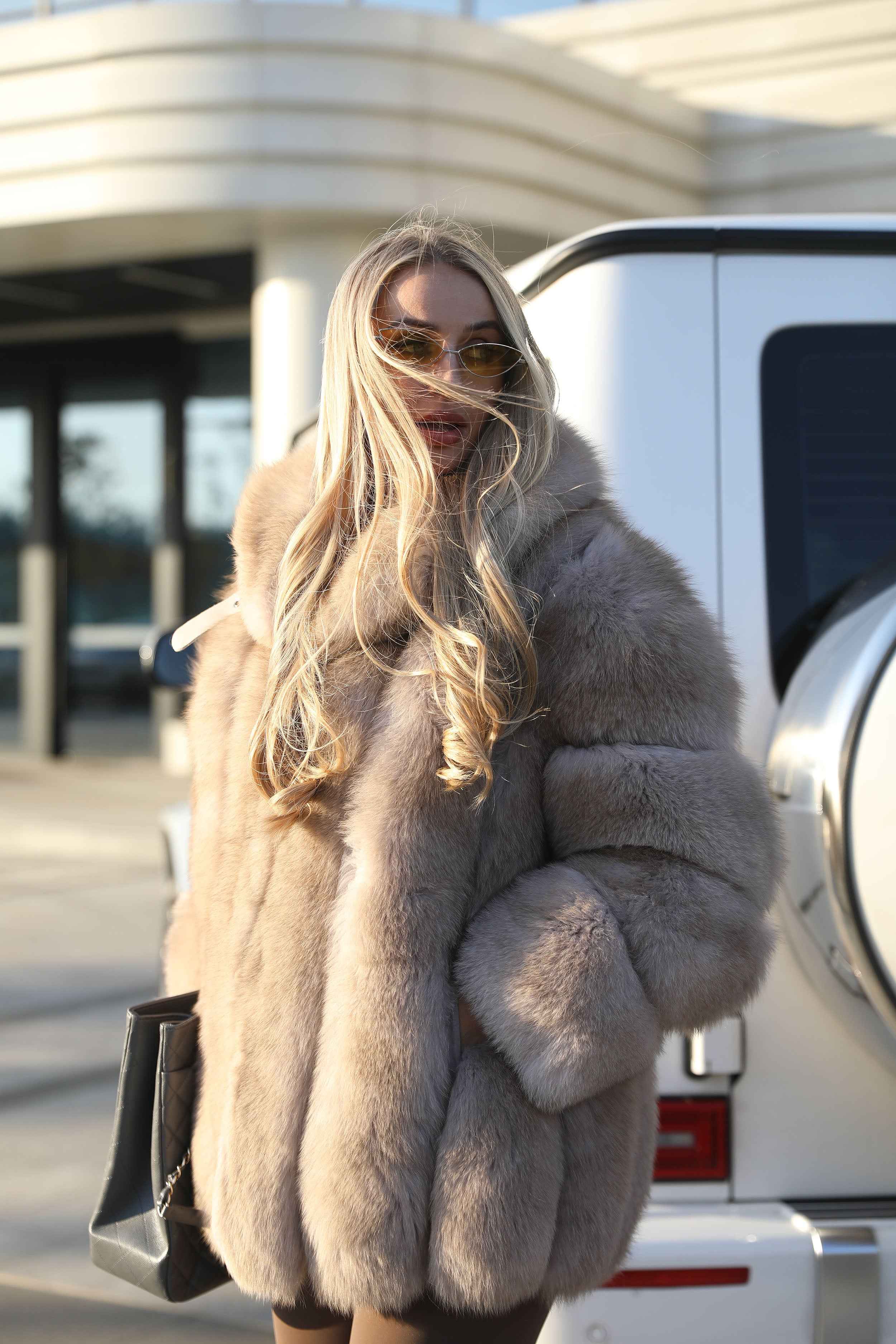 Luxury Natural Fox Fur Coat with Shawl Collar – Short Panelled Women’s Winter Fur Jacket