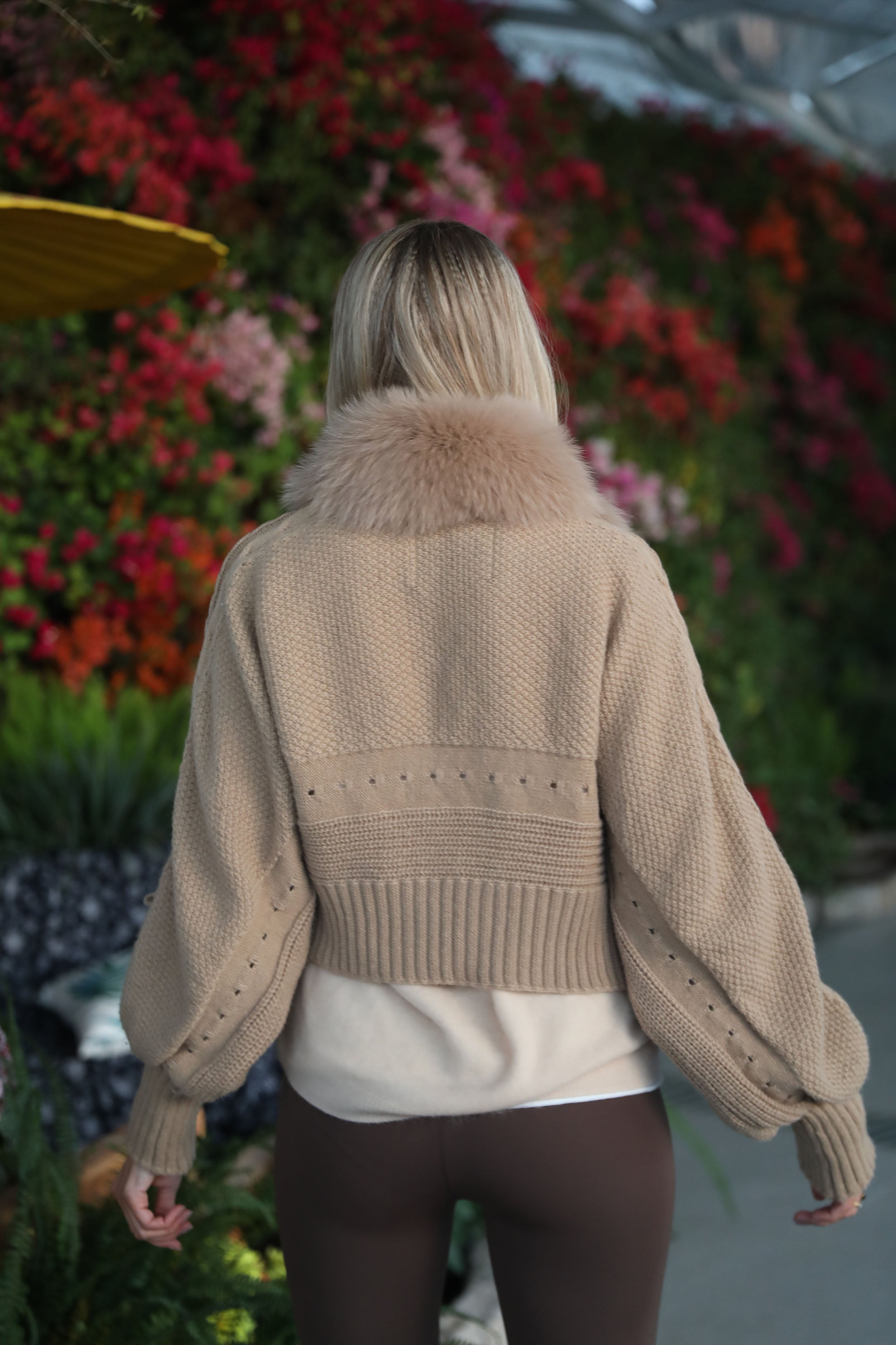 Women’s Black Chunky Knit Jacket with Real Fox Fur Collar – Oversized Cropped Cardigan for Winter Fashion