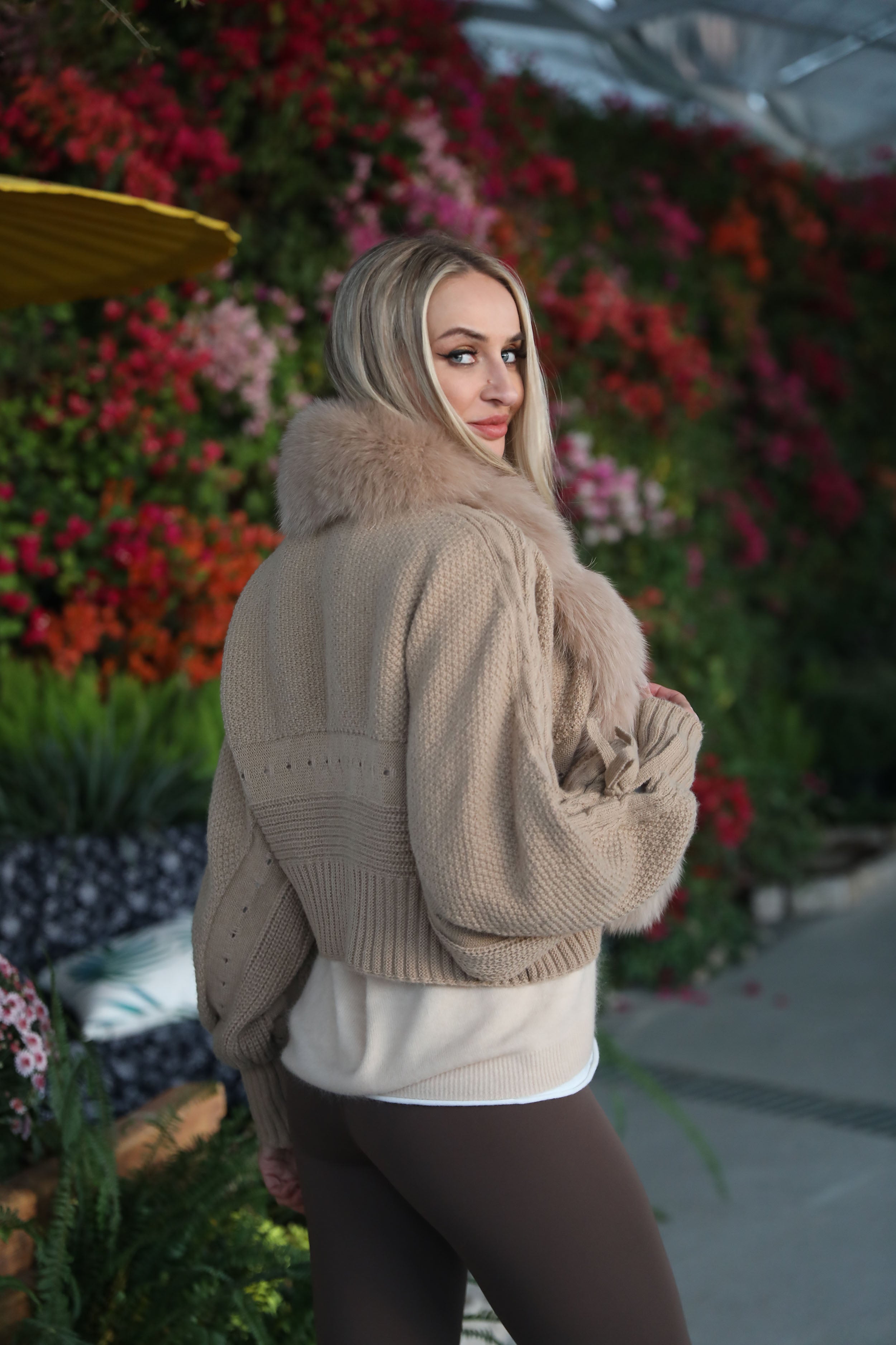 Women’s Black Chunky Knit Jacket with Real Fox Fur Collar – Oversized Cropped Cardigan for Winter Fashion