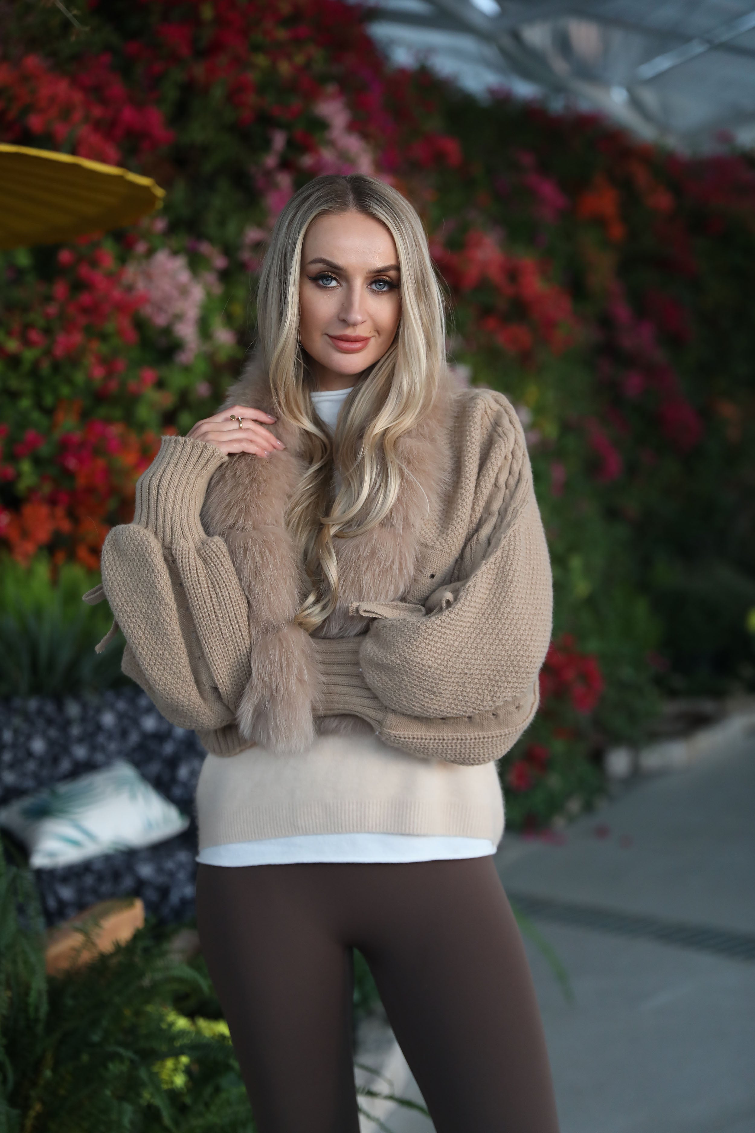 Women’s Black Chunky Knit Jacket with Real Fox Fur Collar – Oversized Cropped Cardigan for Winter Fashion