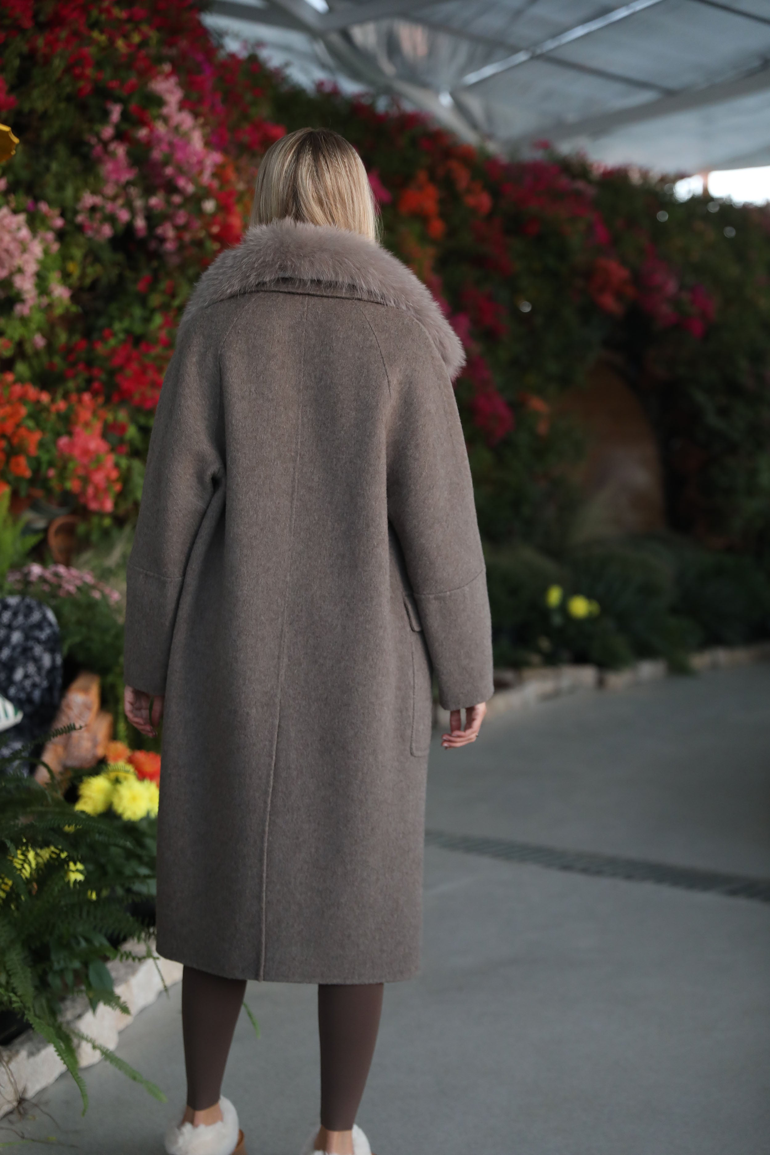 Women’s Gray Double-Faced Wool Coat with Real Fox Fur Collar – Long Straight Cut Winter Jacket for Elegant Fashion