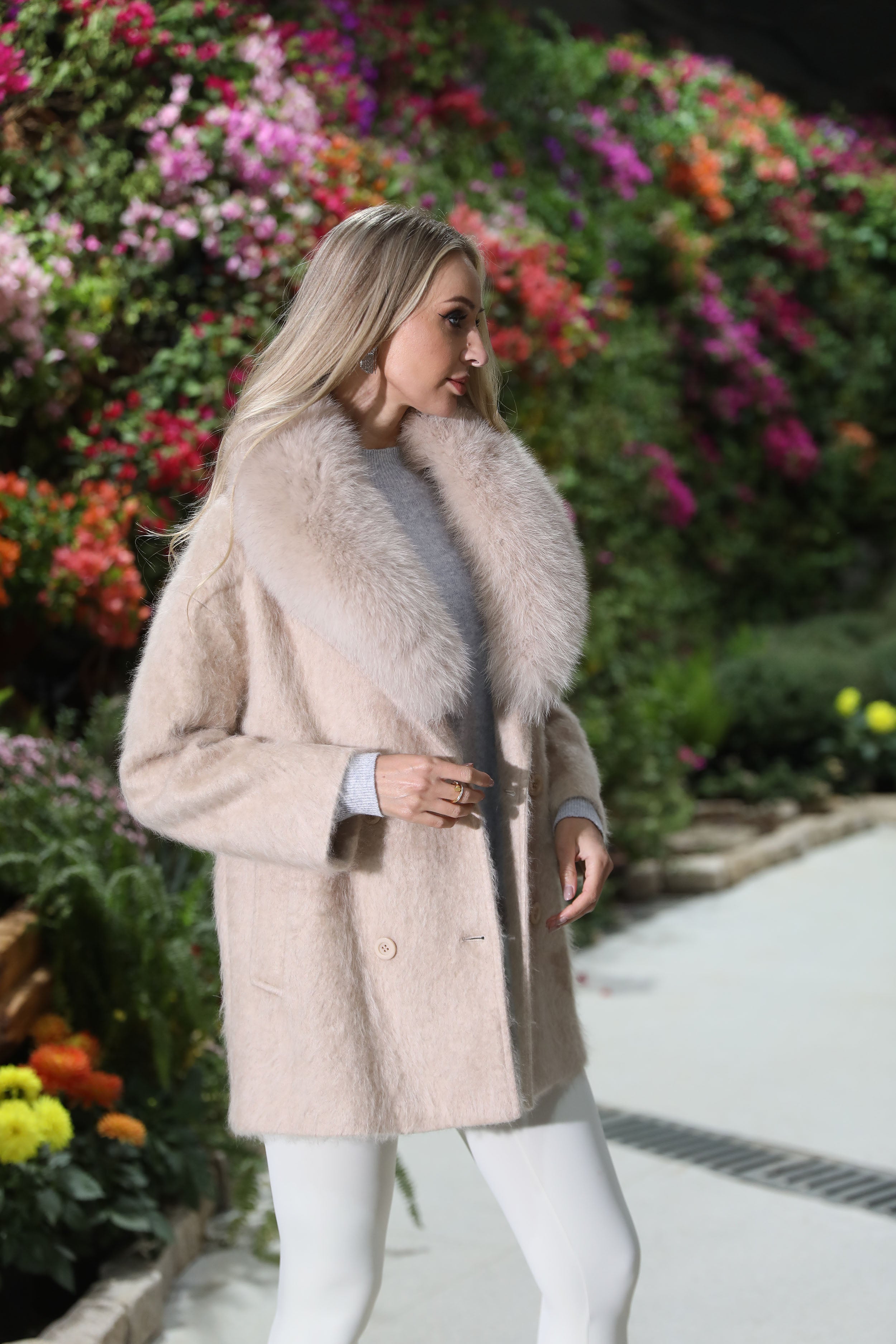 Women’s Beige Fluffy Long Pile Wool Coat – Notched Lapel Short Winter Jacket with Soft Shaggy Finish for Autumn Fashion