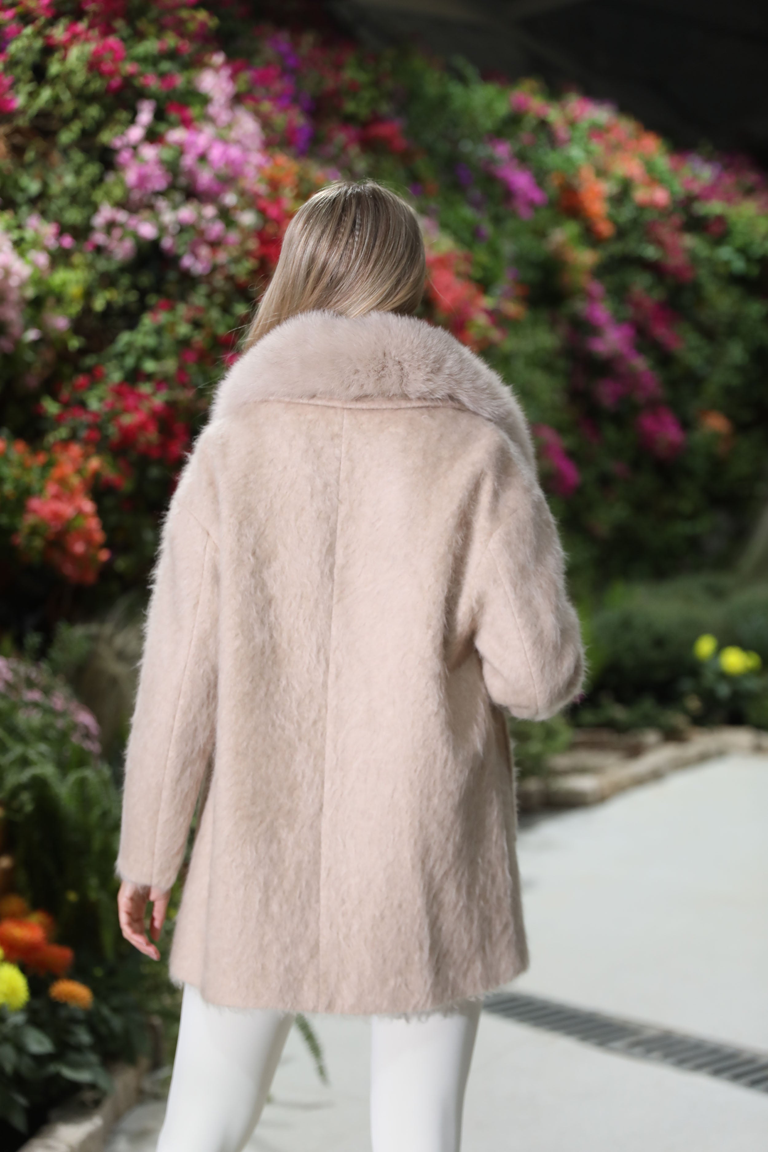 Women’s Beige Fluffy Long Pile Wool Coat – Notched Lapel Short Winter Jacket with Soft Shaggy Finish for Autumn Fashion
