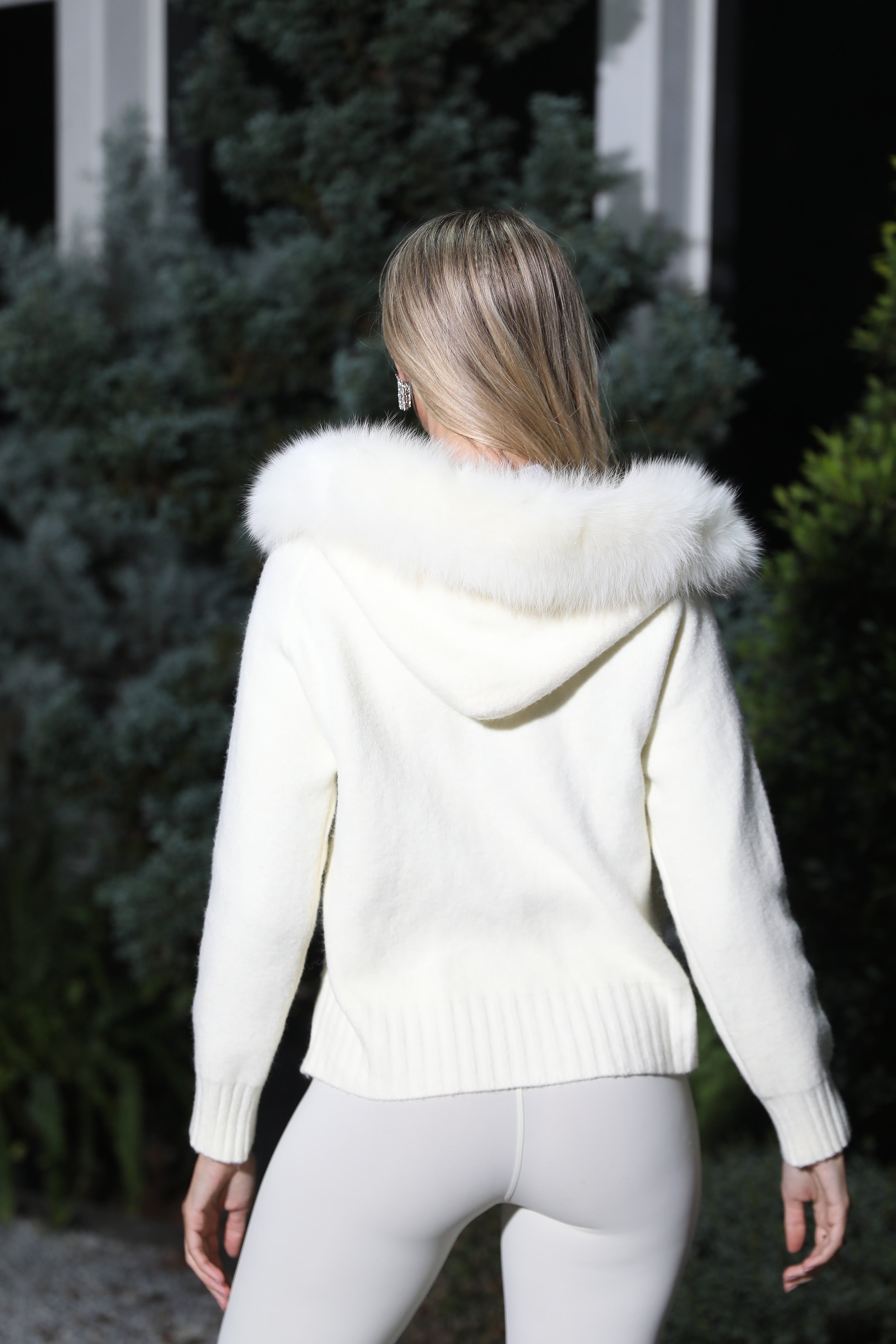 Women’s Cream Sheep Wool Knit Hoodie with Real Fox Fur Trim – Full-Zip Winter Sweater Coat with Pockets for Elegant Fashio