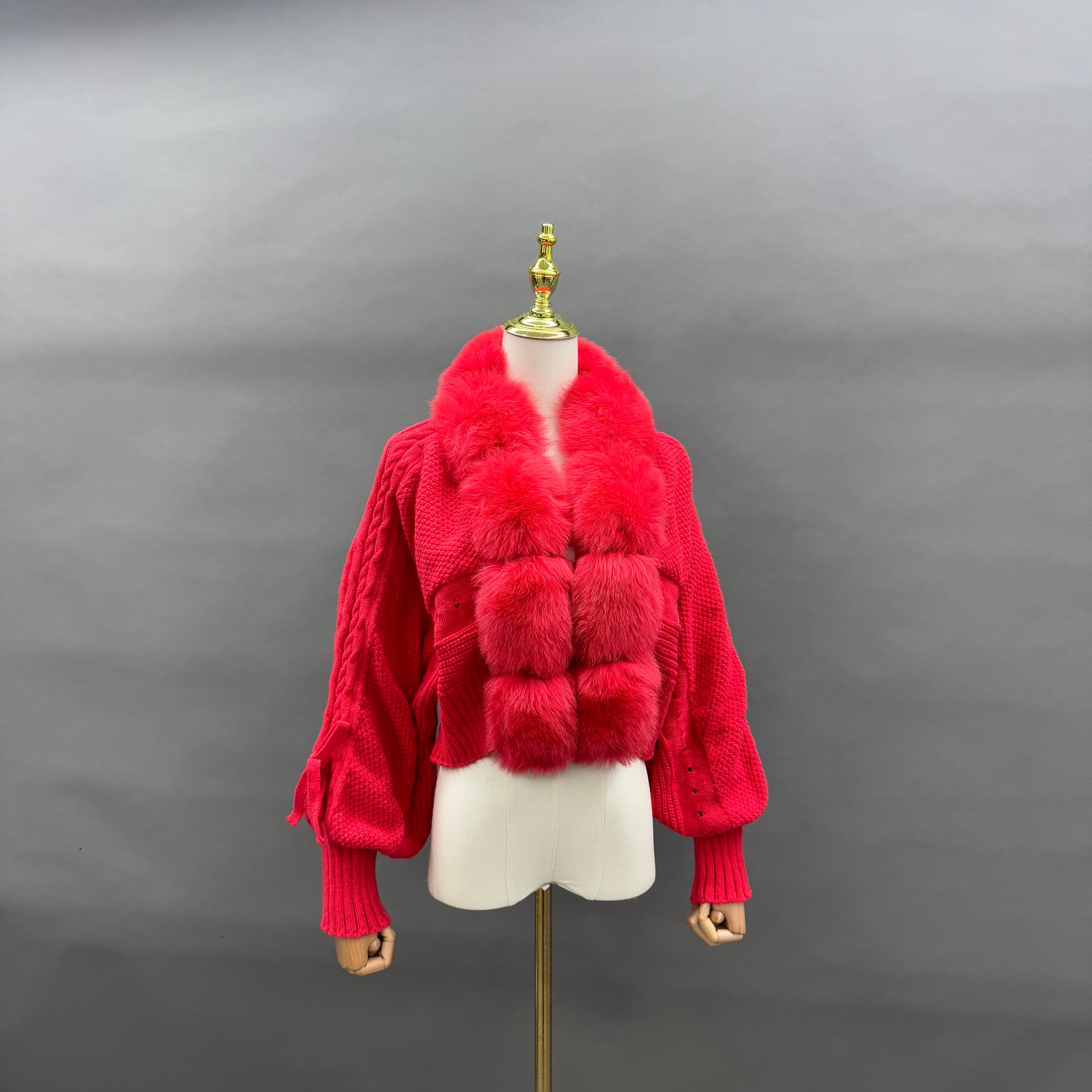 Women’s Black Chunky Knit Jacket with Real Fox Fur Collar – Oversized Cropped Cardigan for Winter Fashion