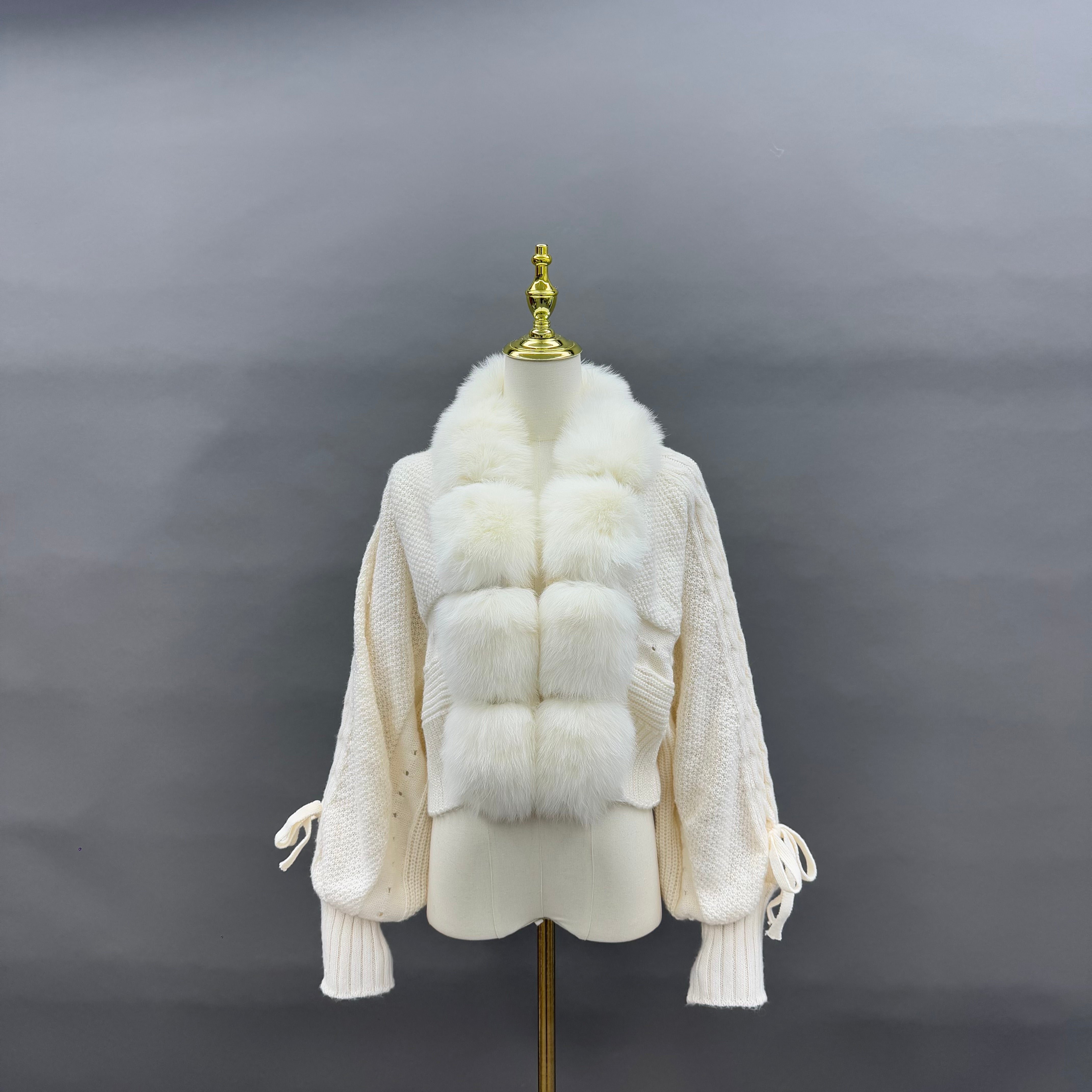 Women’s Black Chunky Knit Jacket with Real Fox Fur Collar – Oversized Cropped Cardigan for Winter Fashion White F-CHEST 100