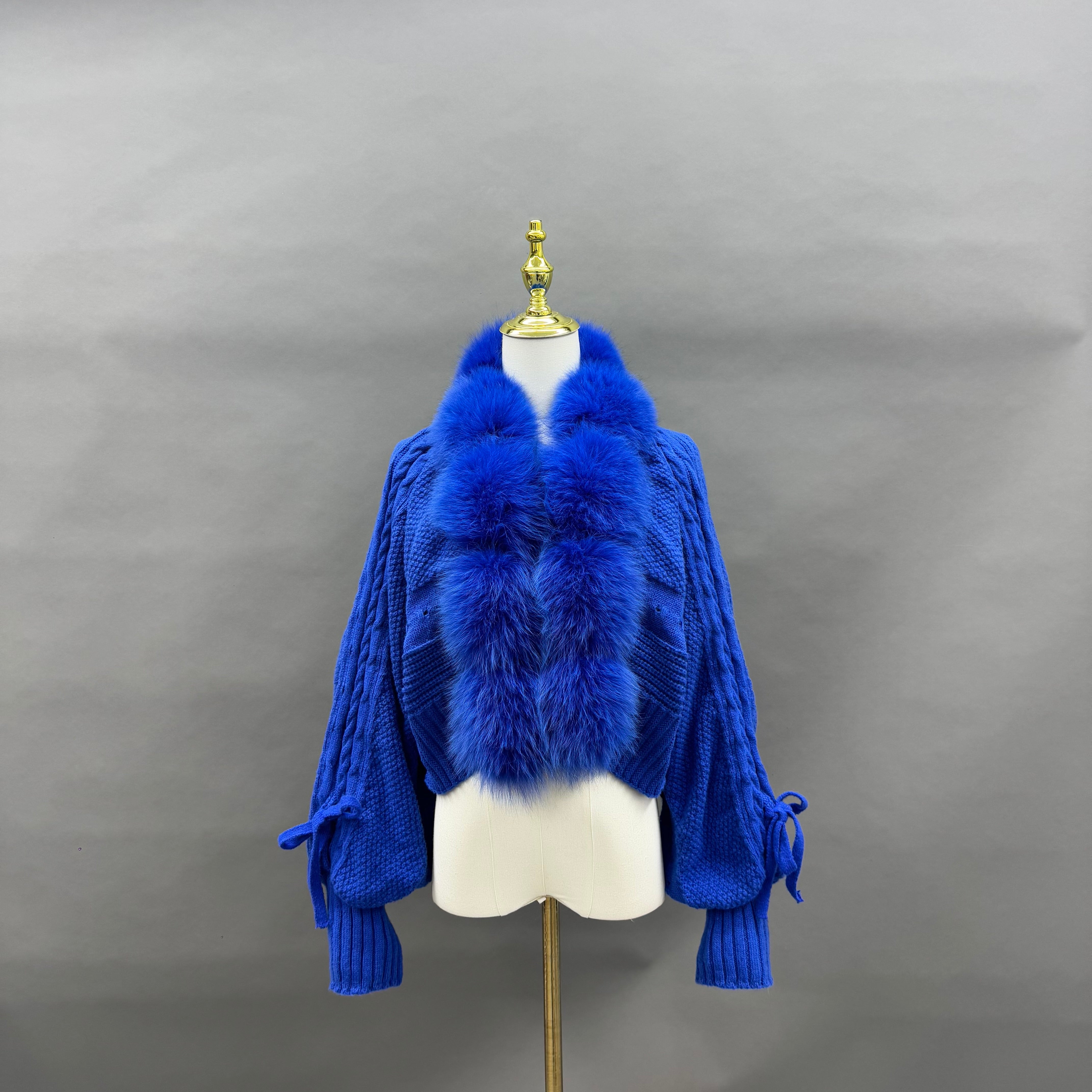Women’s Black Chunky Knit Jacket with Real Fox Fur Collar – Oversized Cropped Cardigan for Winter Fashion Blue F-CHEST 100