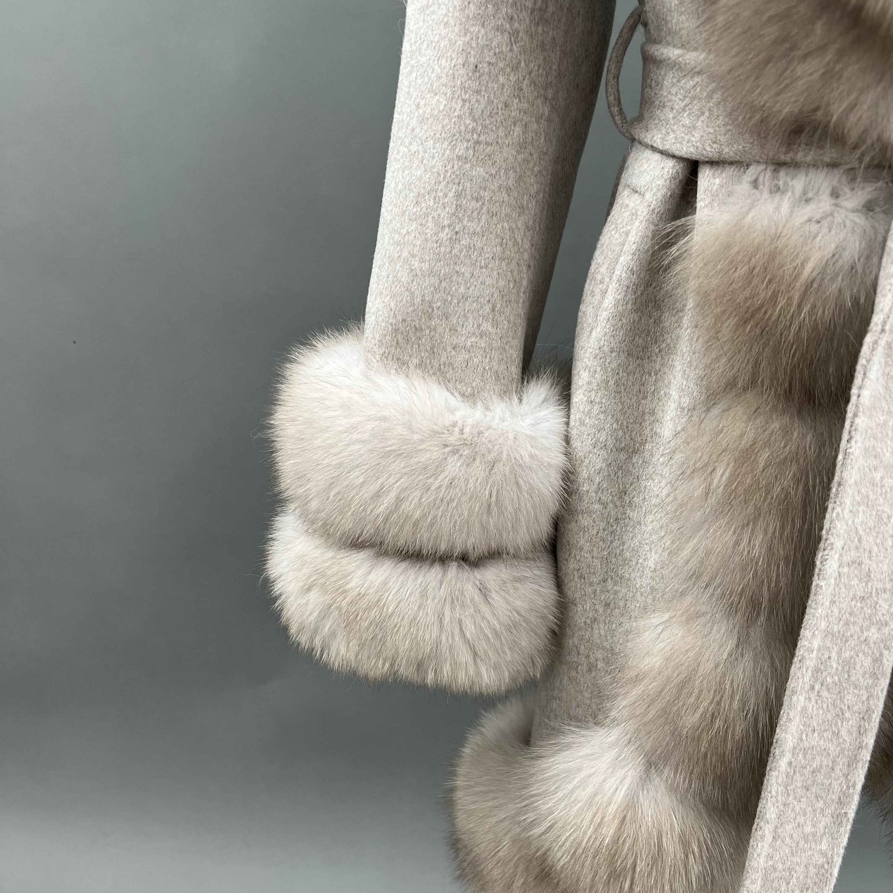 Luxury Double - Sided Cashmere Coat with Fox Fur Trim - Elegant Lapel, Cuffs, Hem & Placket Design
