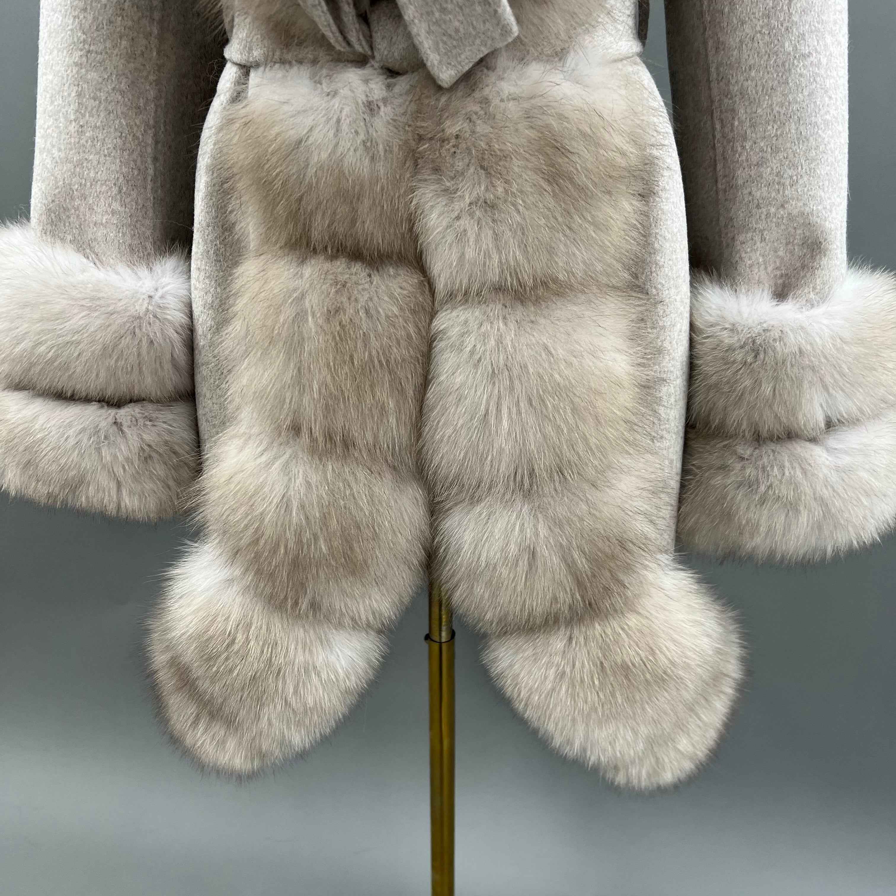 Luxury Double - Sided Cashmere Coat with Fox Fur Trim - Elegant Lapel, Cuffs, Hem & Placket Design