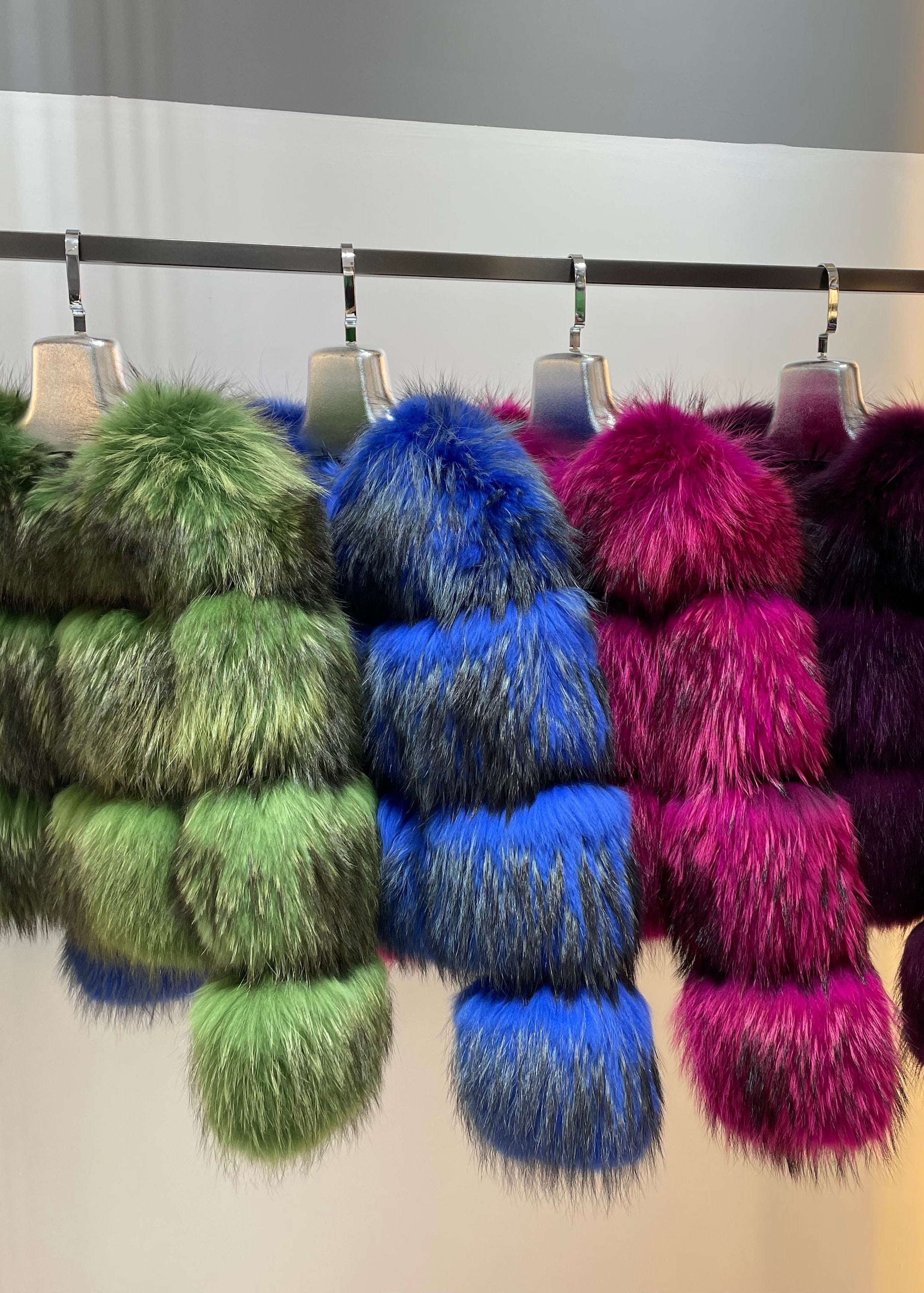 Manufacturer Wholesale Colorful Party Style Three Section Women's Real Raccoon Fur Jacket