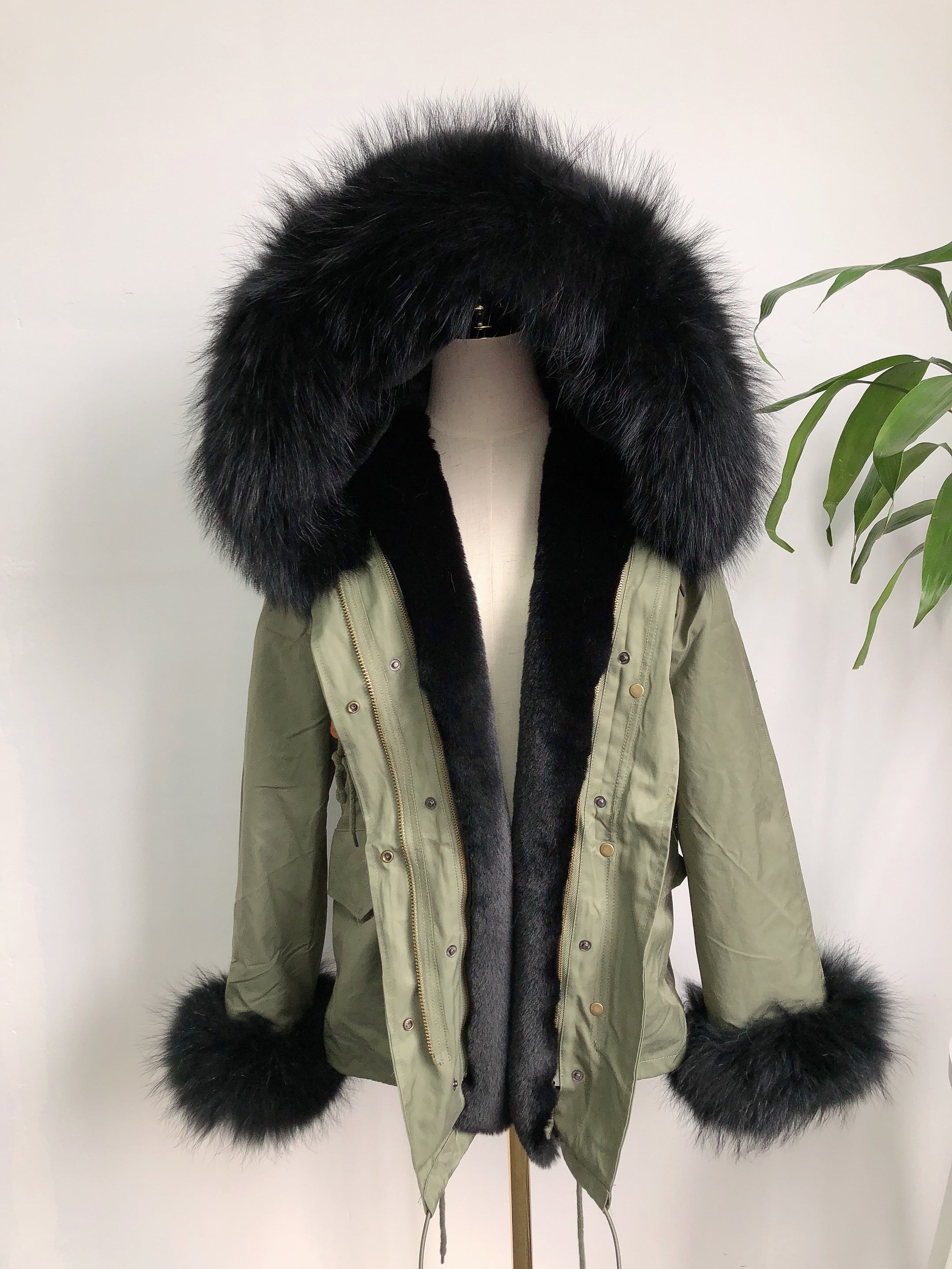 Short Faux Fur Parka – Winter Jacket with Fake Fur Collar & Pom Poms, Warm Outdoor Coat for Cold Weather 6#Green