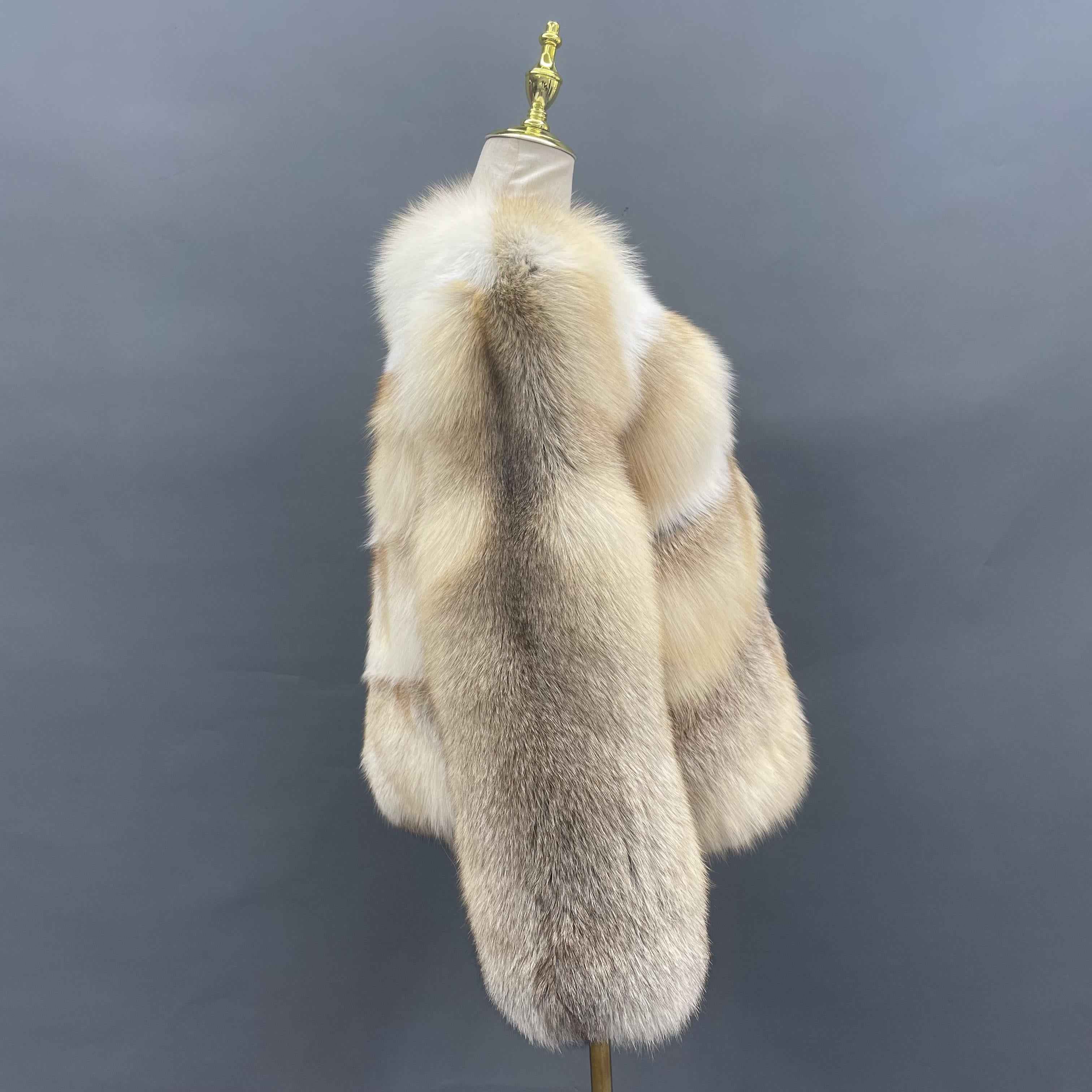 Women’s Golden Island Fox Full-Pelt Jacket – Elegant V-Neck Coat in Natural Fur for Luxury Winter Fashion