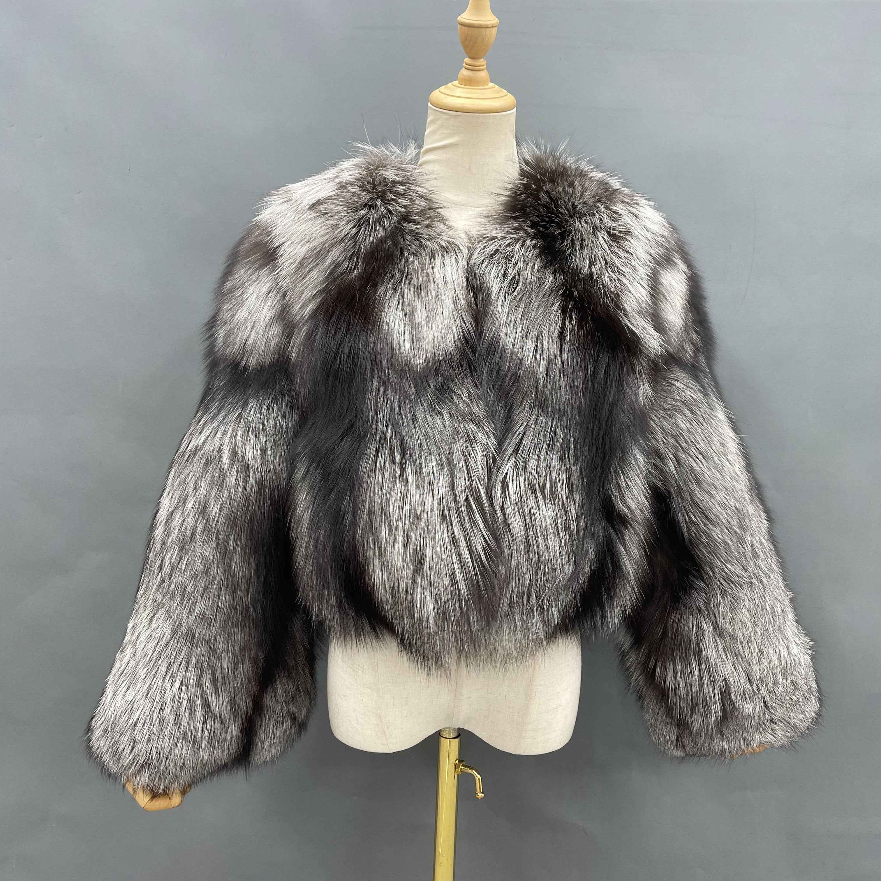 Women's Luxury Full-Skin Fox Fur Cropped Jacket - Textured Design Winter Fashion Elegant Warm Outerwear Sliver