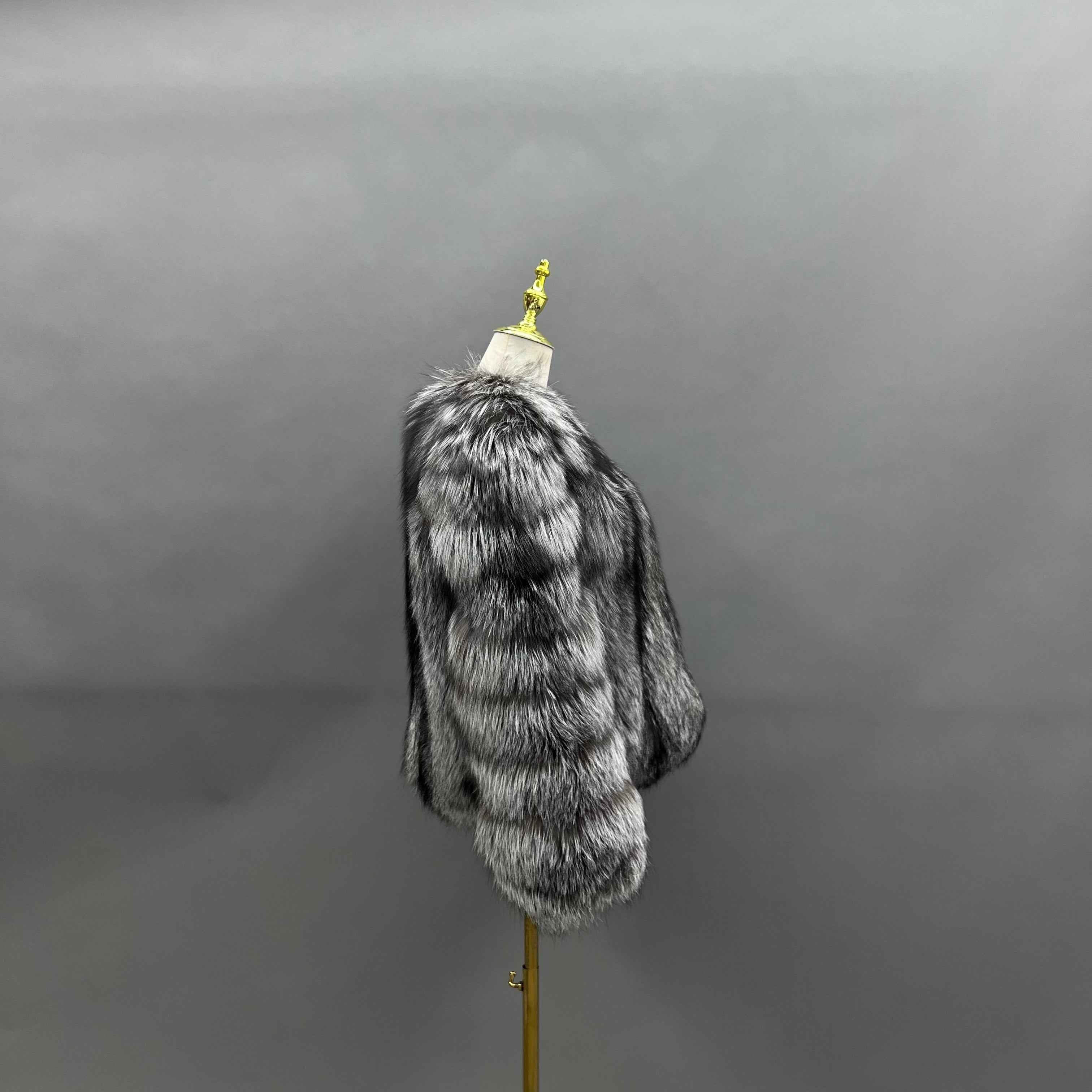 Luxury Red Fox Fur Jacket with V-Neck and Ribbed Cuffs – Short Women’s Winter Fur Coat