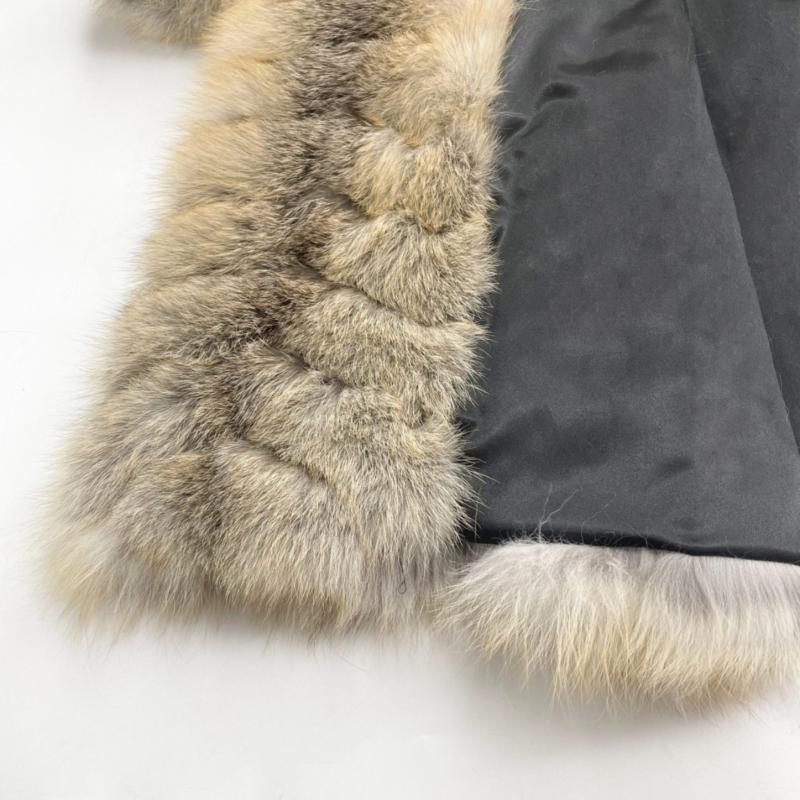 Men's Long Coat with a Golden Island Fox Fur Collar and Buttoned Front - Janefur